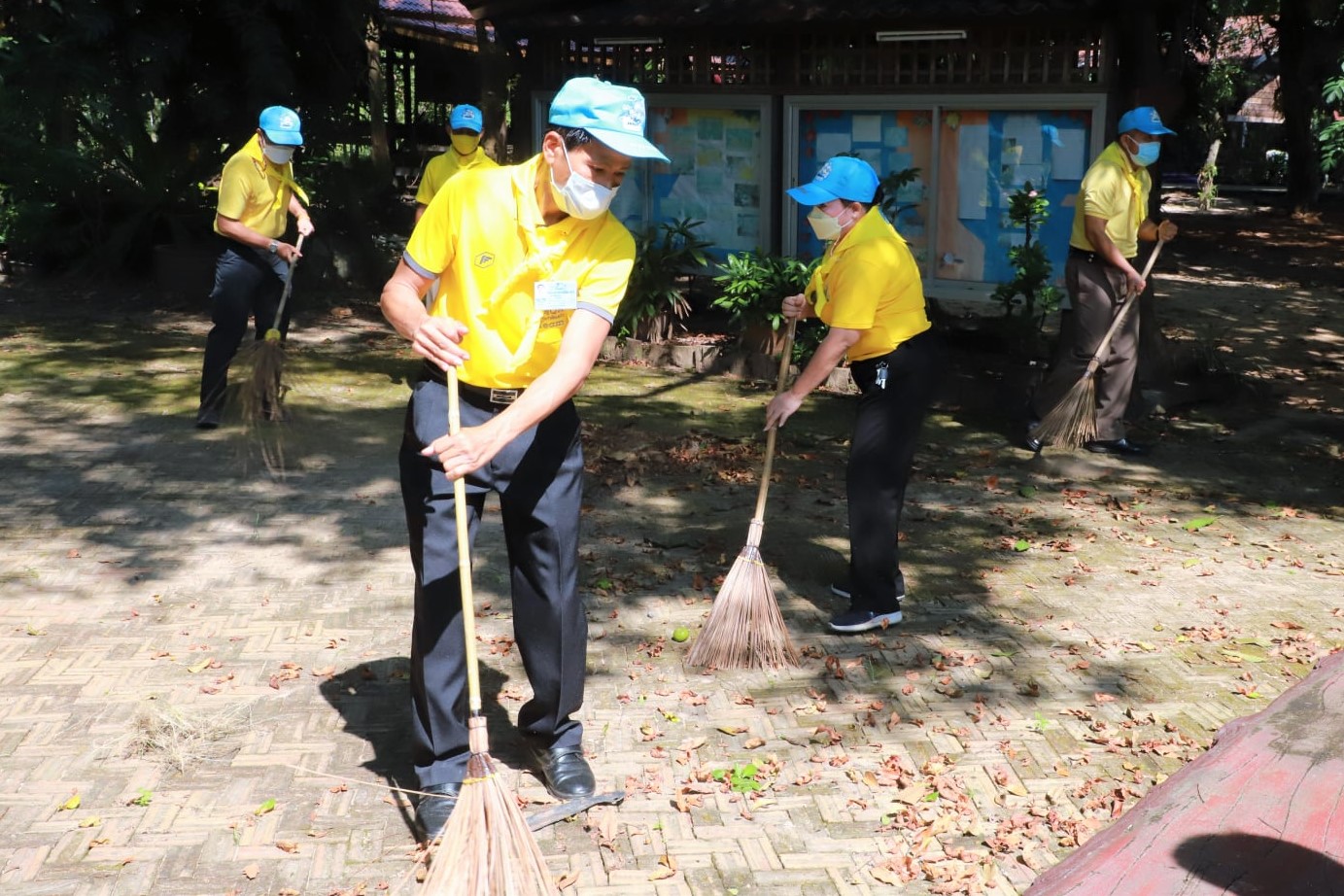 พช.ยโสธร ร่วมกิจกรรมจิตอาสาพัฒนา ทำความสะอาด ในโอกาสวันสำคัญของชาติไทย ??