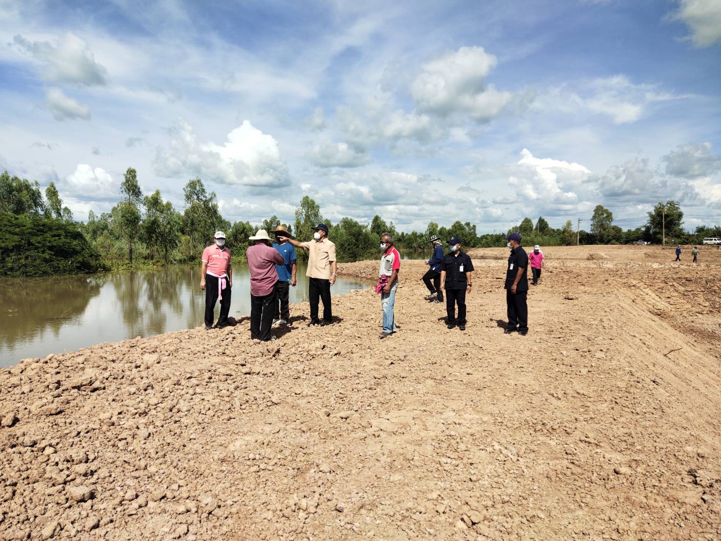 พช.ยโสธร พัฒนาการจังหวัดยโสธร ติดตามการส่งมอบพื้นที่ที่ของกองบัญชาการกองทัพไทยที่ดำเนินการโครงการพัฒนาพื้นที่ต้นแบบการพัฒนาคุณภาพชีวิตตามหลักทฤษฎีใหม่ ประยุกต์สู่ “โคก หนอง นา โมเดล”