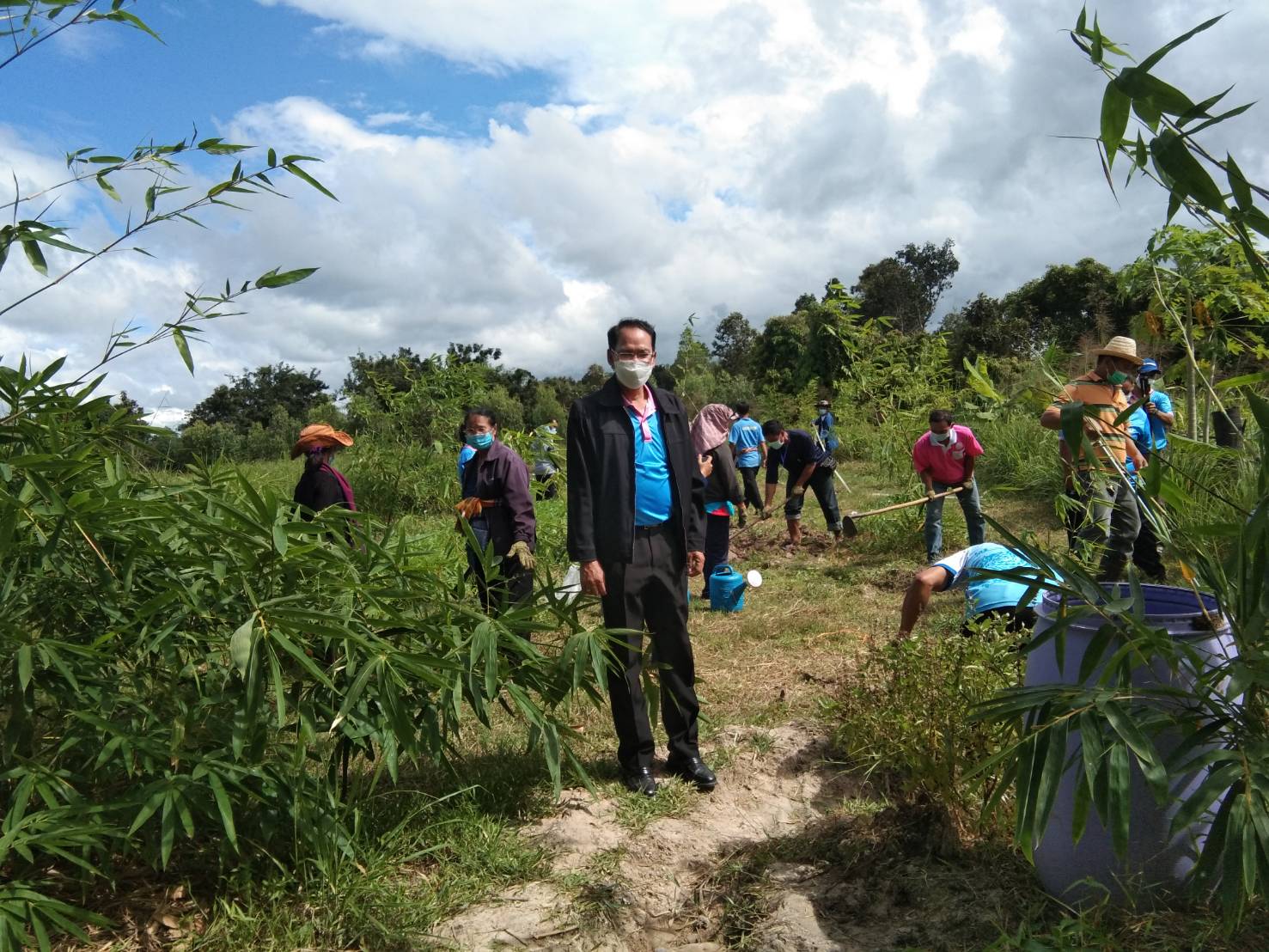 พช.ยโสธร เยี่ยมชมให้กำลังใจ ติดตามสนับสนุนการฝึกอบรมกิจกรรมที่ ๑ ฝึกอบรมระยะสั้นการพัฒนากสิกรรมสู่ระบบเศรษฐกิจพอเพียง รูปแบบ โคก หนอง นา โมเดล หลักสูตรการพัฒนาตามหลัก กสิกรรมธรรมชาติสู่ระบบเศรษฐกิจพอเพียง  แบบออนไลน์ผ่านระบบ zoom  ??