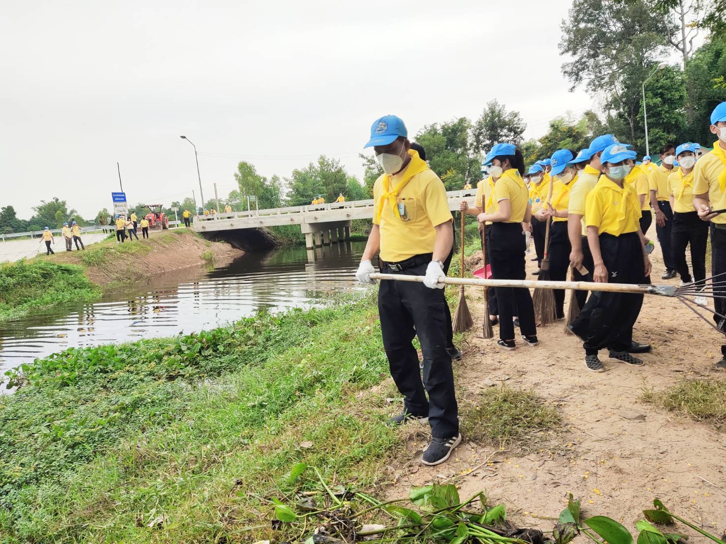 พช. ยโสธร  ร่วมกิจกรรมจิตอาสาพัฒนา เนื่องในวันคล้ายวันสวรรคตพระบาทสมเด็จพระจอมเกล้าเจ้าอยู่หัว ณ ลำห้วยโสกขาหมู หมู่ที่ 6 บ้านนาซึม ตำบลนาโส่ อำเภอกุดชุม จังหวัดยโสธร