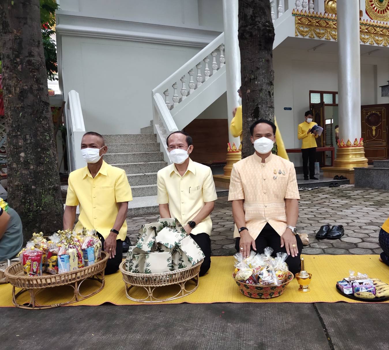พช.ยโสธร  พัฒนาการจังหวัดยโสธร ร่วมทำบุญตักบาตรพระสงฆ์ถวายพระราชกุศล  พระบาทสมเด็จพระบรมชนกาธิเบศร มหาภูมิพลอดุยเดชมหาราช บรมนาถบพิตร เนื่องในวันคล้ายวันสวรรคต 13 ตุลาคม 2564