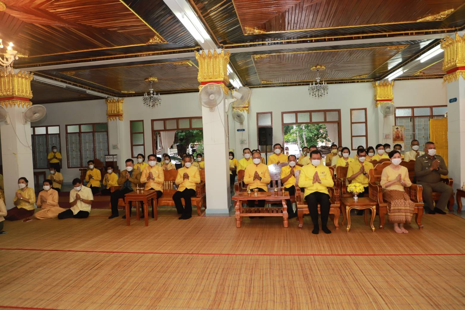 พช.ยโสธร  พัฒนาการจังหวัดยโสธร ร่วมทำบุญตักบาตรพระสงฆ์ถวายพระราชกุศล  พระบาทสมเด็จพระบรมชนกาธิเบศร มหาภูมิพลอดุยเดชมหาราช บรมนาถบพิตร เนื่องในวันคล้ายวันสวรรคต 13 ตุลาคม 2564