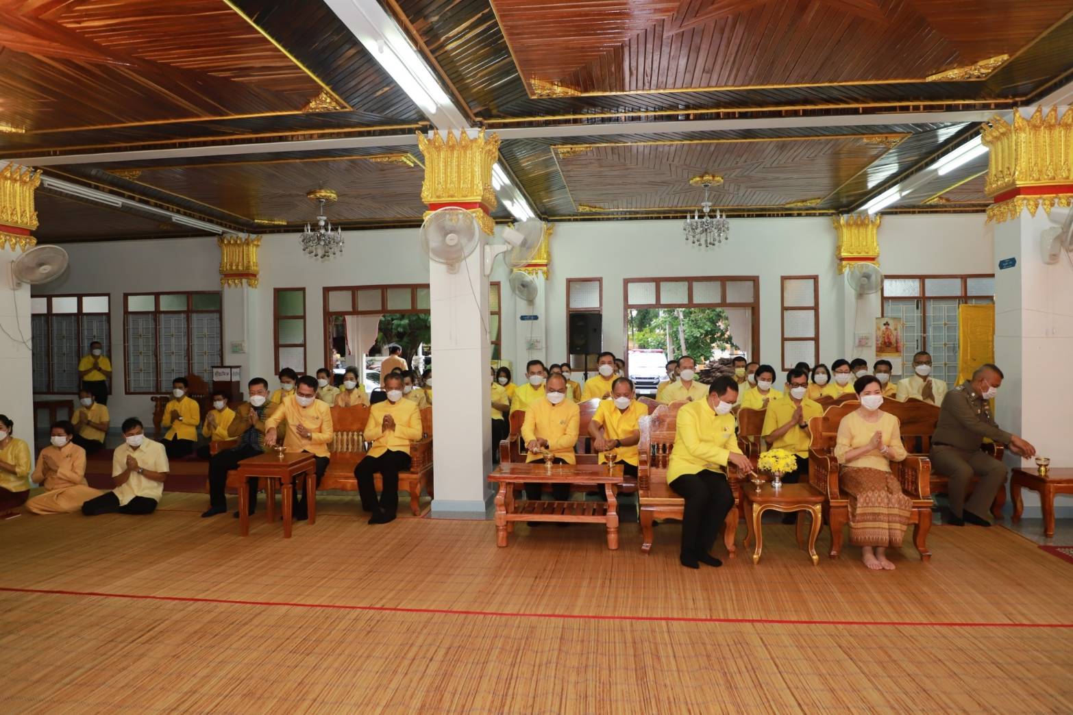พช.ยโสธร  พัฒนาการจังหวัดยโสธร ร่วมทำบุญตักบาตรพระสงฆ์ถวายพระราชกุศล  พระบาทสมเด็จพระบรมชนกาธิเบศร มหาภูมิพลอดุยเดชมหาราช บรมนาถบพิตร เนื่องในวันคล้ายวันสวรรคต 13 ตุลาคม 2564