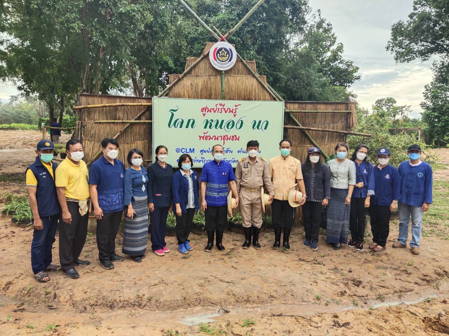พช.ยโสธร   พัฒนาการจังหวัดยโสธร ร่วมต้อนรับอธิบดีกรมการพัฒนาชุมชน (นายสมคิด จันทมฤก )ลงพื้นที่ตรวจราชการ ศูนย์การเรียนรู้ต้นแบบ “โคก หนอง นา” ในการพัฒนาคุณภาพชีวิต บนพื้นฐานแห่งความพอเพียง ณ พื้นที่จังหวัดอุบลราชธานี