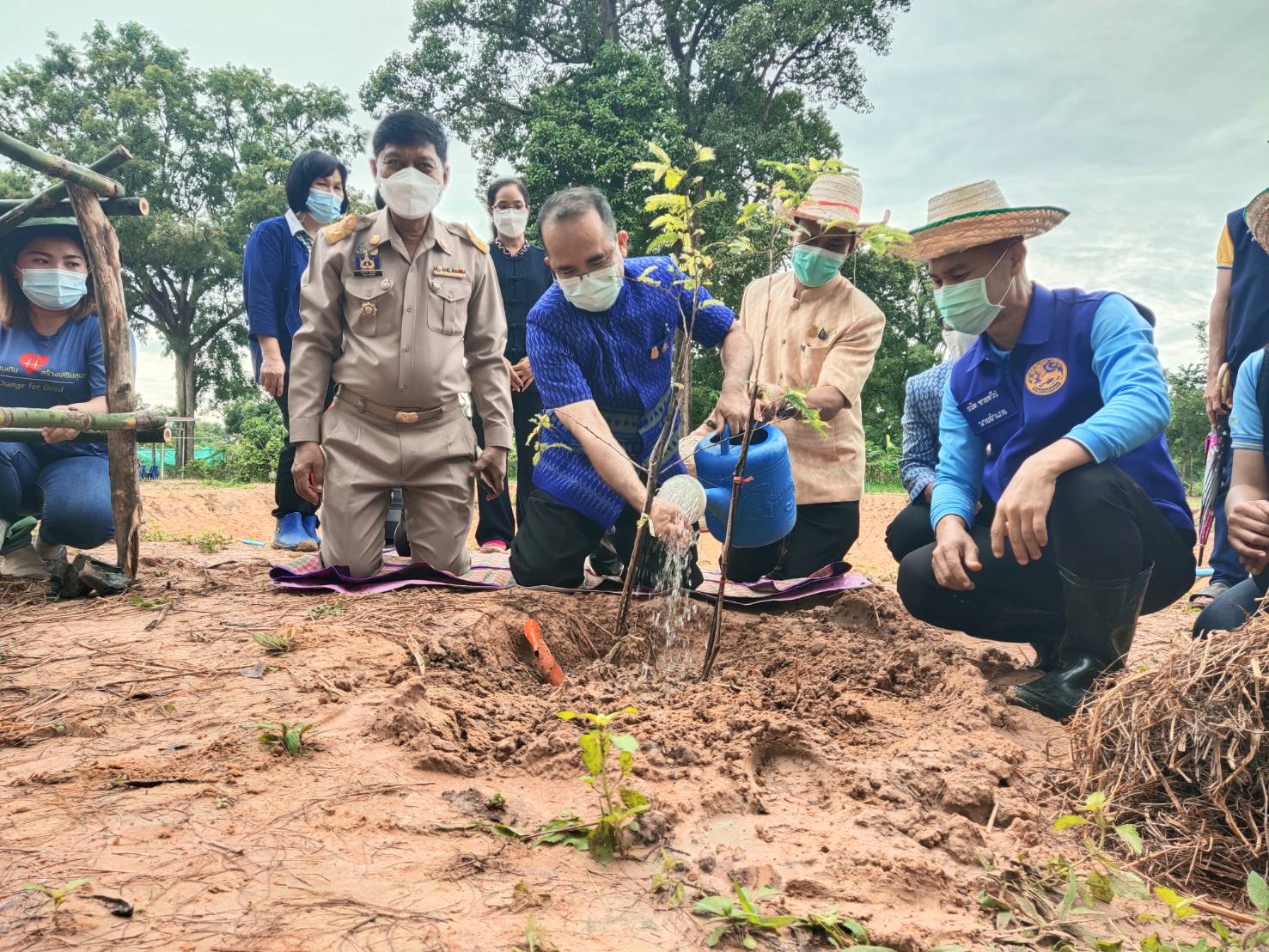 พช.ยโสธร   พัฒนาการจังหวัดยโสธร ร่วมต้อนรับอธิบดีกรมการพัฒนาชุมชน (นายสมคิด จันทมฤก )ลงพื้นที่ตรวจราชการ ศูนย์การเรียนรู้ต้นแบบ “โคก หนอง นา” ในการพัฒนาคุณภาพชีวิต บนพื้นฐานแห่งความพอเพียง ณ พื้นที่จังหวัดอุบลราชธานี
