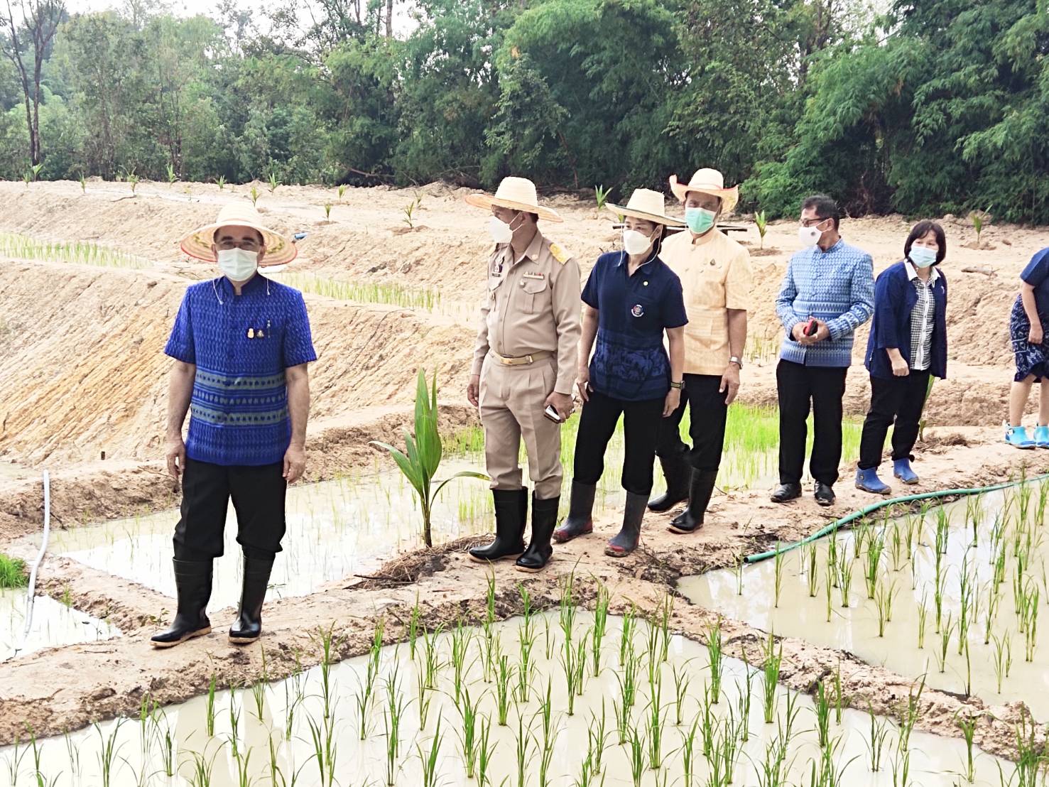 พช.ยโสธร   พัฒนาการจังหวัดยโสธร ร่วมต้อนรับอธิบดีกรมการพัฒนาชุมชน (นายสมคิด จันทมฤก )ลงพื้นที่ตรวจราชการ ศูนย์การเรียนรู้ต้นแบบ “โคก หนอง นา” ในการพัฒนาคุณภาพชีวิต บนพื้นฐานแห่งความพอเพียง ณ พื้นที่จังหวัดอุบลราชธานี