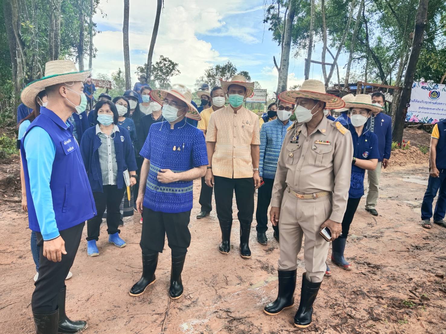 พช.ยโสธร   พัฒนาการจังหวัดยโสธร ร่วมต้อนรับอธิบดีกรมการพัฒนาชุมชน (นายสมคิด จันทมฤก )ลงพื้นที่ตรวจราชการ ศูนย์การเรียนรู้ต้นแบบ “โคก หนอง นา” ในการพัฒนาคุณภาพชีวิต บนพื้นฐานแห่งความพอเพียง ณ พื้นที่จังหวัดอุบลราชธานี