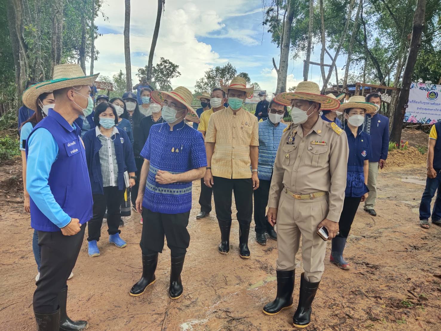 พช.ยโสธร   พัฒนาการจังหวัดยโสธร ร่วมต้อนรับอธิบดีกรมการพัฒนาชุมชน (นายสมคิด จันทมฤก )ลงพื้นที่ตรวจราชการ ศูนย์การเรียนรู้ต้นแบบ “โคก หนอง นา” ในการพัฒนาคุณภาพชีวิต บนพื้นฐานแห่งความพอเพียง ณ พื้นที่จังหวัดอุบลราชธานี