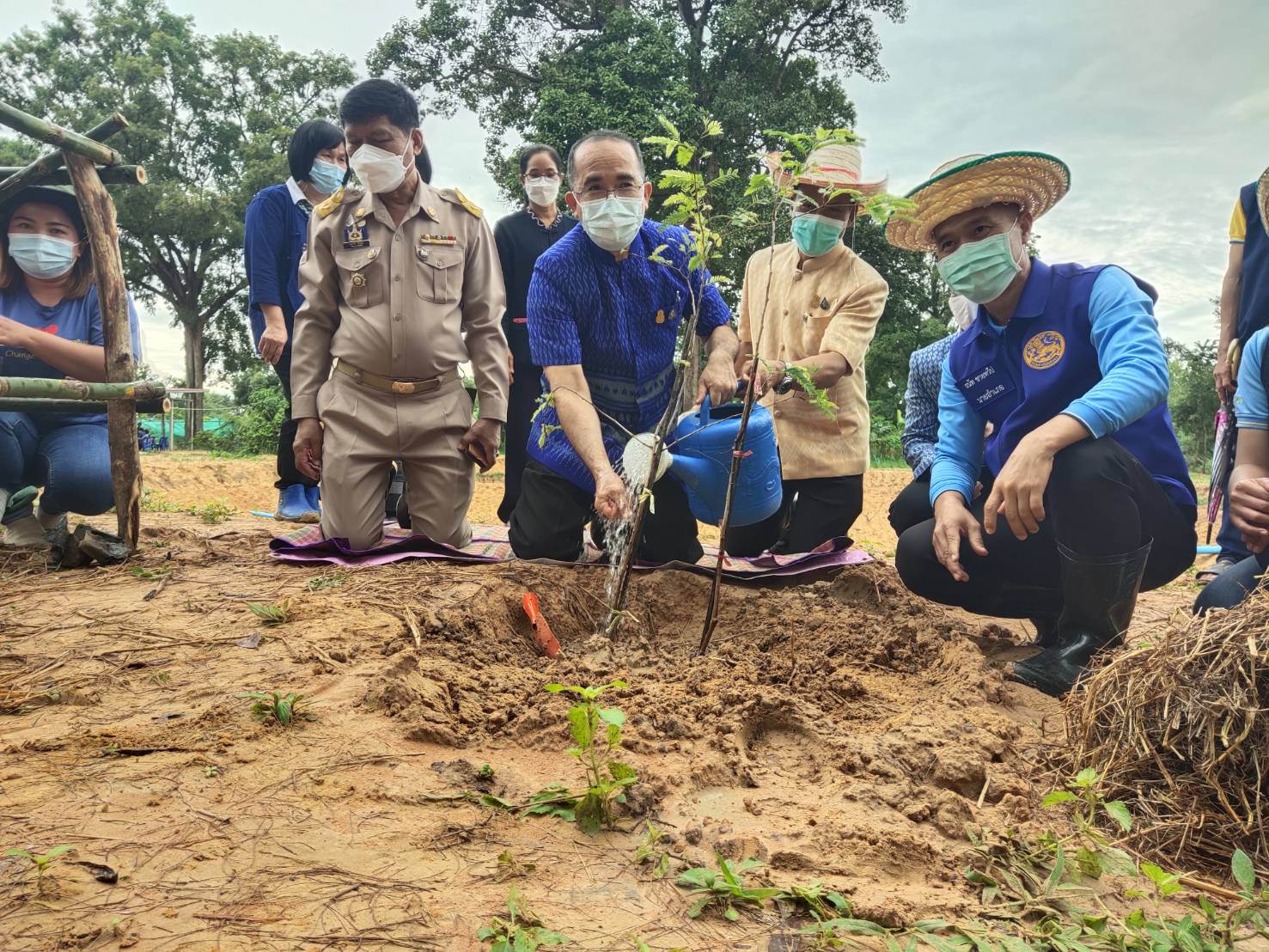 พช.ยโสธร   พัฒนาการจังหวัดยโสธร ร่วมต้อนรับอธิบดีกรมการพัฒนาชุมชน (นายสมคิด จันทมฤก )ลงพื้นที่ตรวจราชการ ศูนย์การเรียนรู้ต้นแบบ “โคก หนอง นา” ในการพัฒนาคุณภาพชีวิต บนพื้นฐานแห่งความพอเพียง ณ พื้นที่จังหวัดอุบลราชธานี