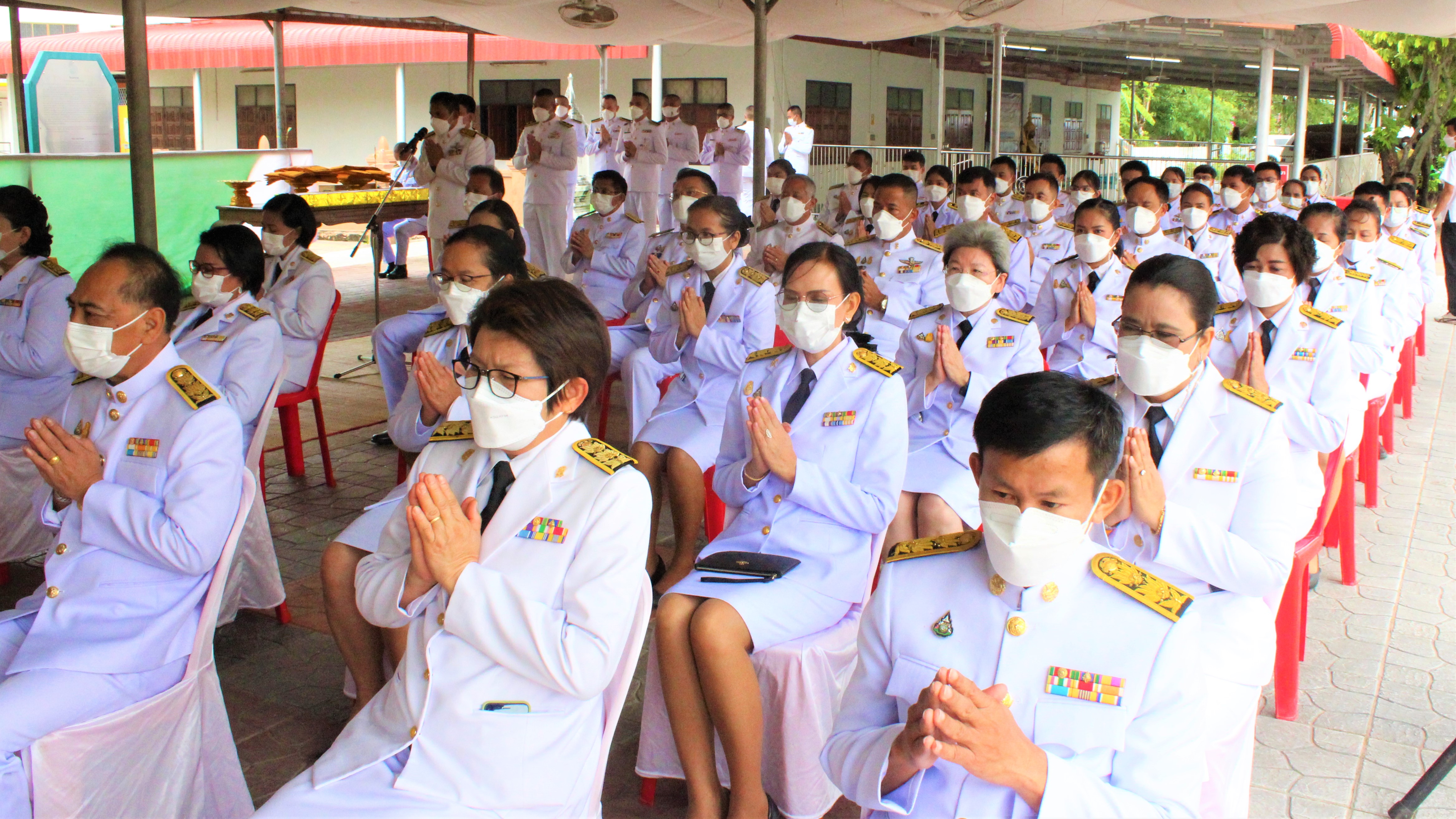 พช. ยโสธร ร่วมพิธีถวายพระราชกุศล พระบรมฉายาลักษณ์ พระบาทสมเด็จพระบรมชนกาธิเบศร มหาภูมิพลอดุลยเดชมหาราช บรมนาถบพิตร เนื่องในวันคล้ายวันสวรรคต