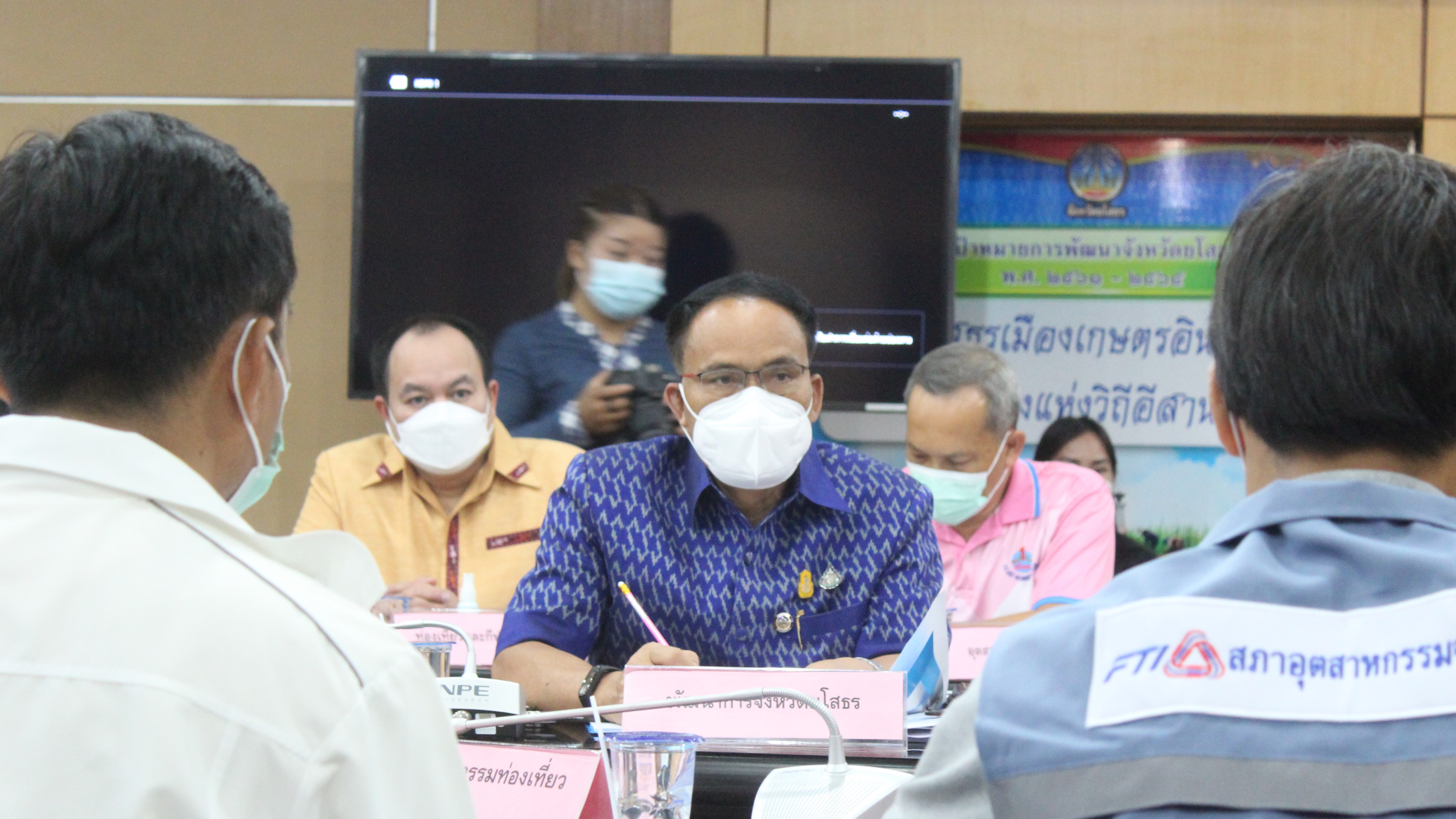 พช.ยโสธร  ประชุมคณะกรรมการร่วมภาครัฐและเอกชนเพื่อพัฒนา และแก้ไขปัญหาทางเศรษฐกิจ จังหวัดยโสธร (กรอ.จังหวัดยโสธร) ครั้งที่ 3/2564 ?