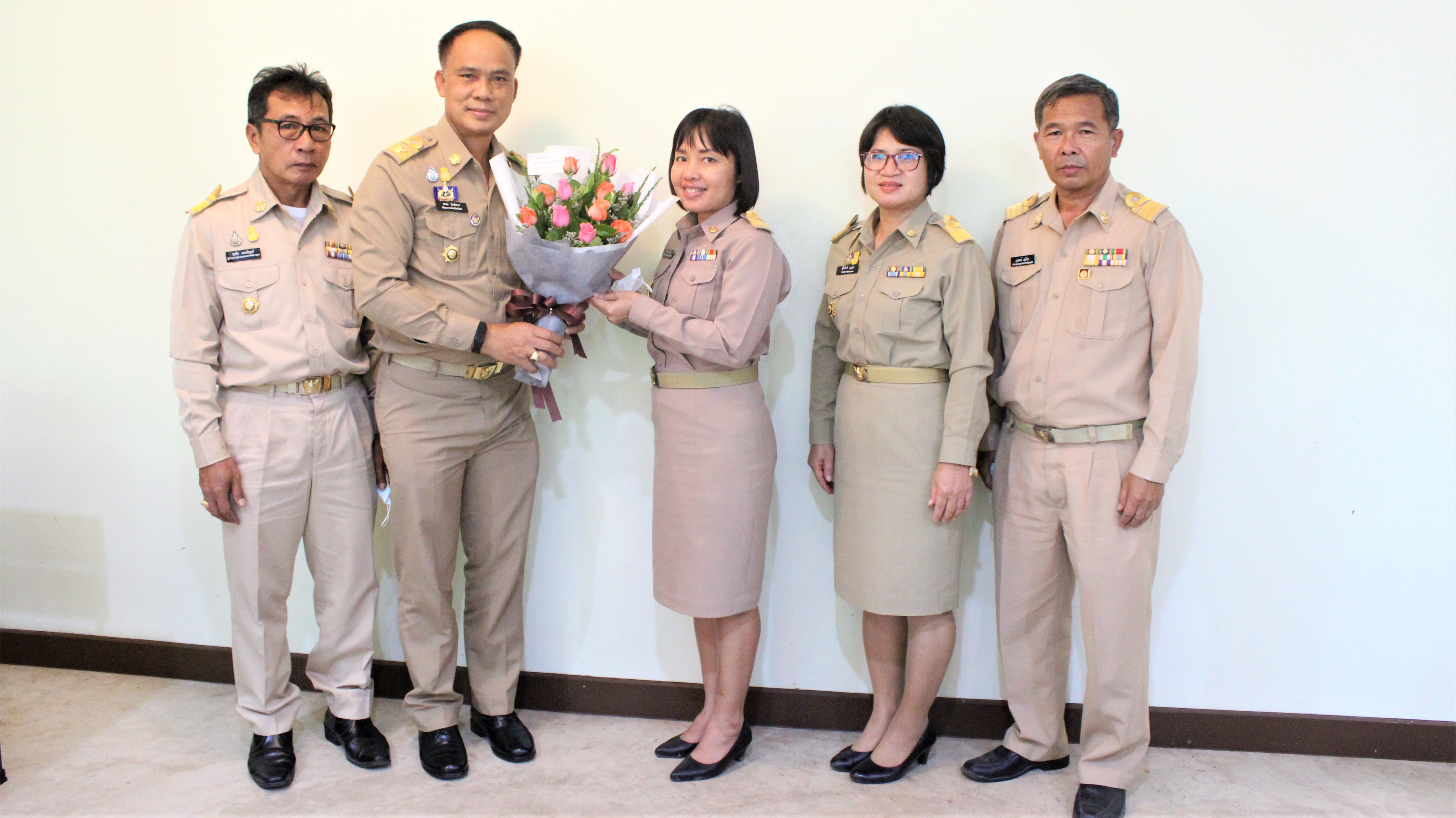 พช.ยโสธร แสดงความยินดีกับ ผอ.กลุ่มงานประสานและสนับสนุนการบริหารงานพัฒนาชุมชน คนใหม่ ที่มีคำสั่งแต่งตั้งให้รักษาการในตำแหน่งฯ ณ สำนักงานพัฒนาชุมชนจังหวัดยโสธร??