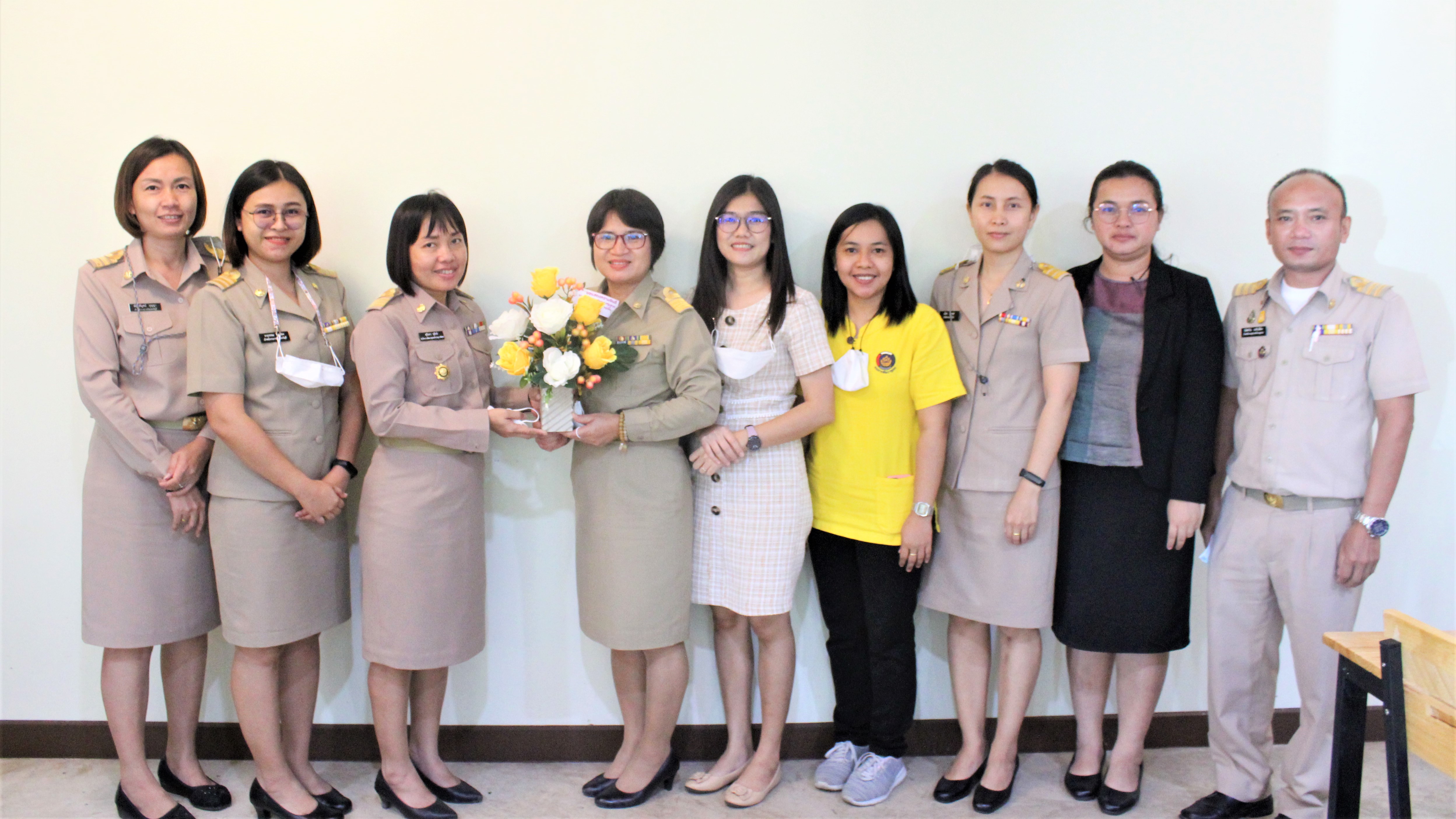 พช.ยโสธร แสดงความยินดีกับ ผอ.กลุ่มงานประสานและสนับสนุนการบริหารงานพัฒนาชุมชน คนใหม่ ที่มีคำสั่งแต่งตั้งให้รักษาการในตำแหน่งฯ ณ สำนักงานพัฒนาชุมชนจังหวัดยโสธร??