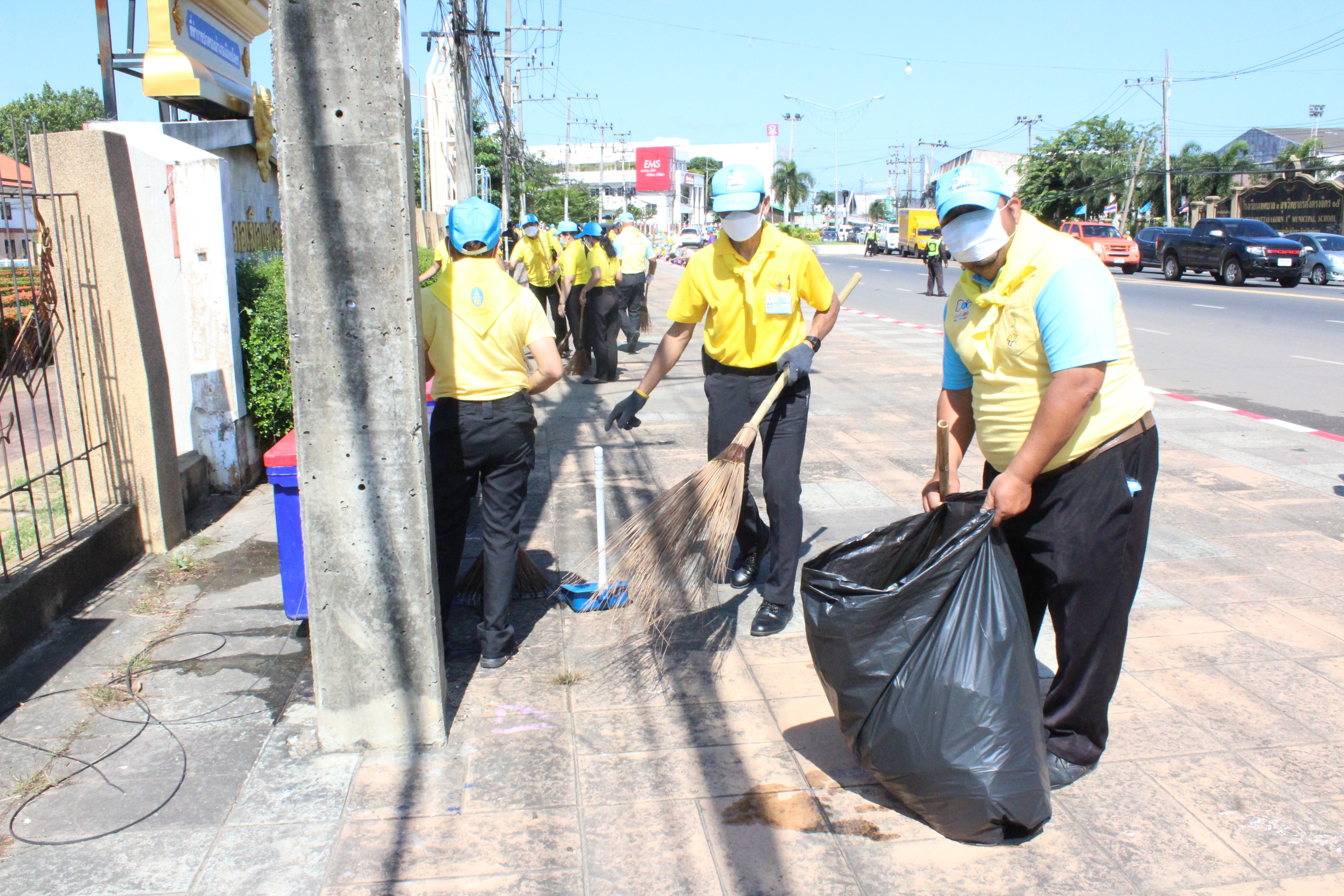 พช.ยโสธร  ร่วมกิจกรรมจิตอาสาพัฒนา ถนนโครงการ 1 จังหวัด 1 ถนนเฉลิมพระเกียรติ จังหวัดยโสธร ??