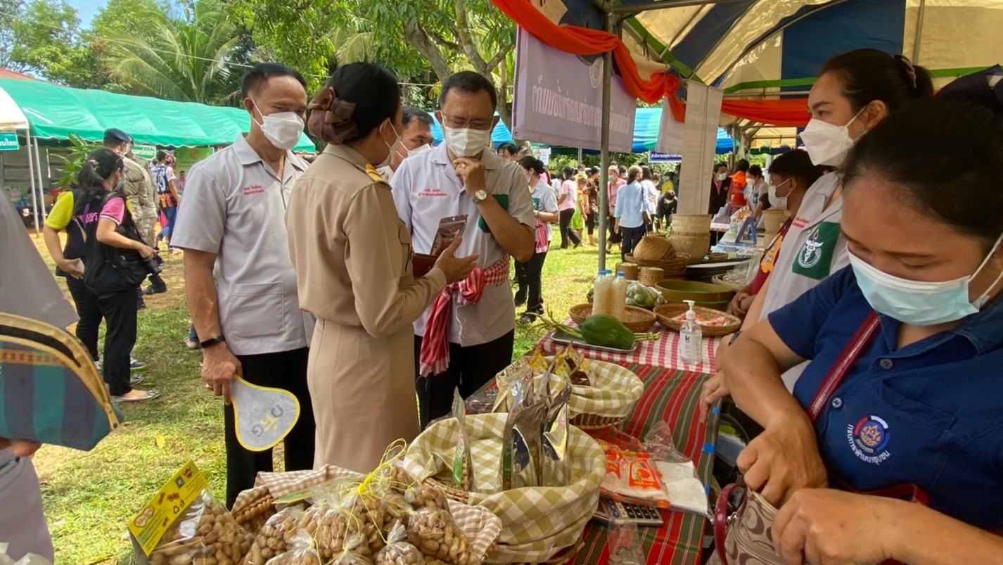 พช.ยโสธร ร่วมกิจกรรมโครงการจังหวัดเคลื่อนที่ “ เพิ่มรอยยิ้ม เติมสุข ให้คนยโสธร “ประจำปีงบประมาณ พ.ศ.2565 ครั้ง 1 ??