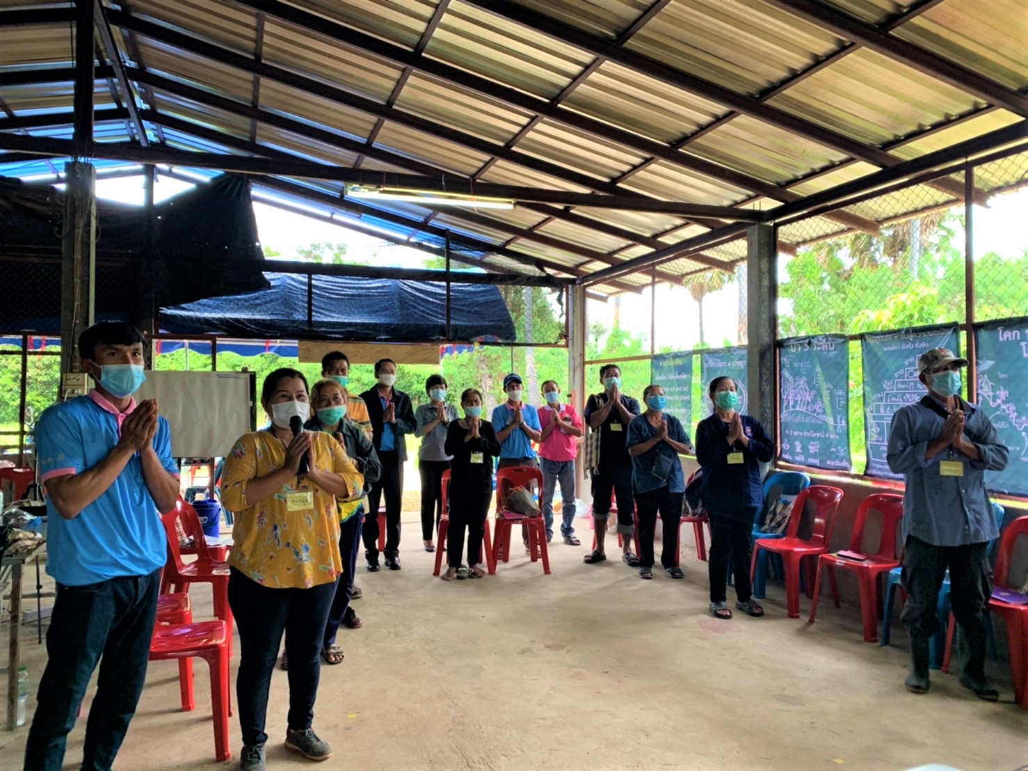 พช.ยโสธร เยี่ยมชมให้กำลังใจ ติดตามสนับสนุนการฝึกอบรมกิจกรรมที่ ๑ ฝึกอบรมระยะสั้นการพัฒนากสิกรรมสู่ระบบเศรษฐกิจพอเพียง รูปแบบ โคก หนอง นา โมเดล หลักสูตรการพัฒนาตามหลัก กสิกรรมธรรมชาติสู่ระบบเศรษฐกิจพอเพียง  แบบออนไลน์ผ่านระบบ zoom  ??