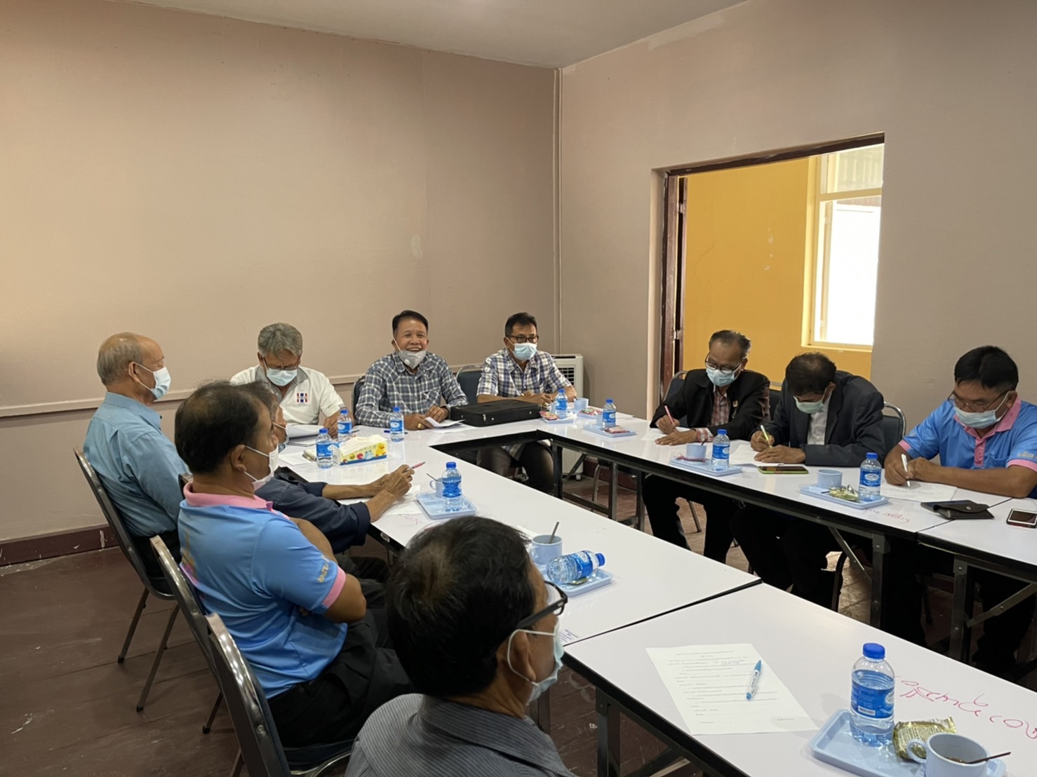 พช.ยโสธร ร่วมกับเครือข่ายกองทุนหมู่บ้านและชุมชนเมืองจังหวัดยโสธร ประชุมเพื่อพิจารณาเสนอรายชื่อกรรมการผู้ทรงคุณวุฒิในคณะกรรมการกองทุนหมู่บ้านและชุมชนเมืองแห่งชาติ