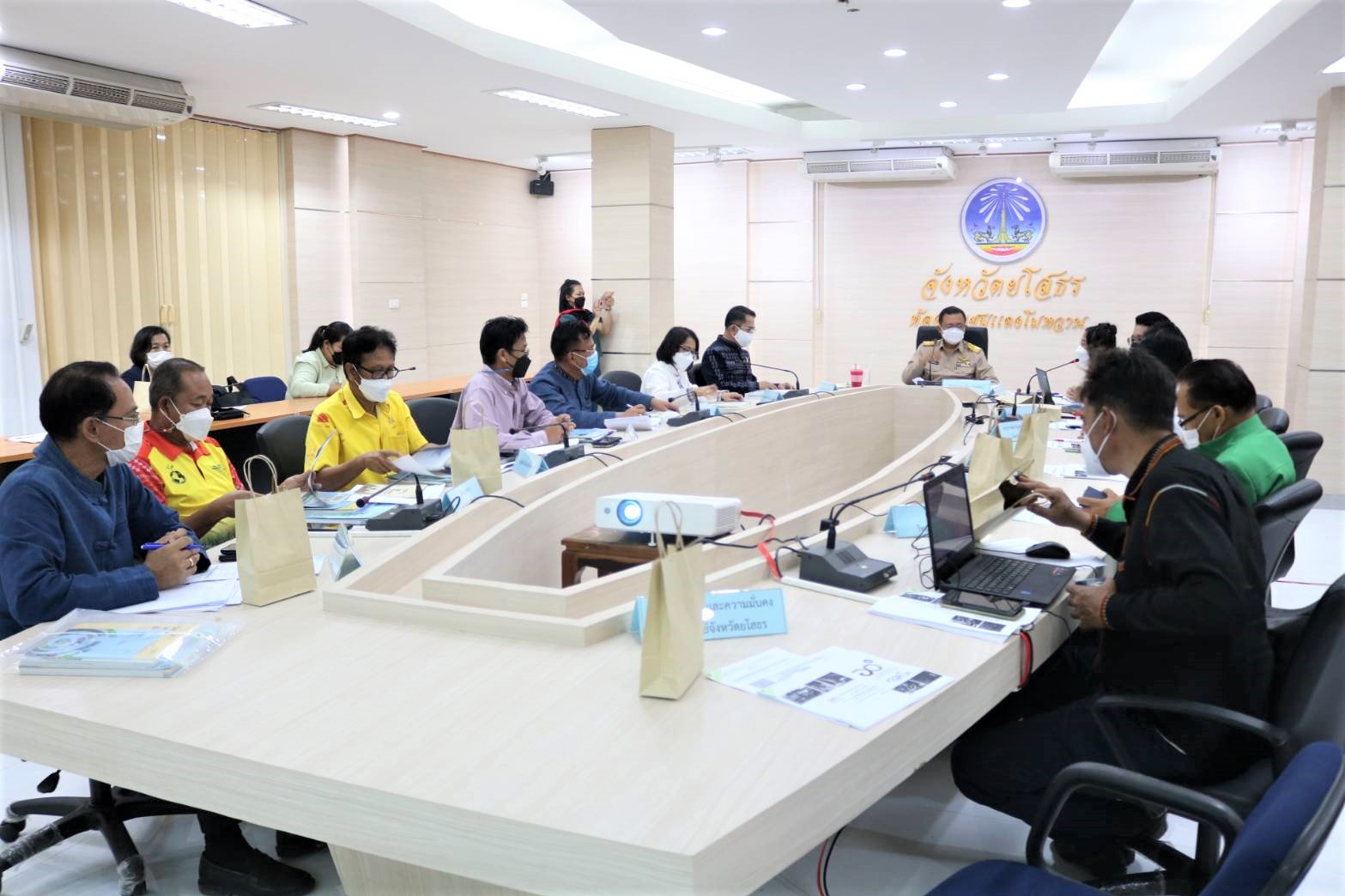 พช.ยโสธร ร่วมประชุมหารือแนวทางการยกระดับคุณภาพชีวิตด้วยวิทยาศาสตร์เทคโนโลยีและนวัตกรรมในพื้นที่ทุ่งกุลาร้องไห้ ??