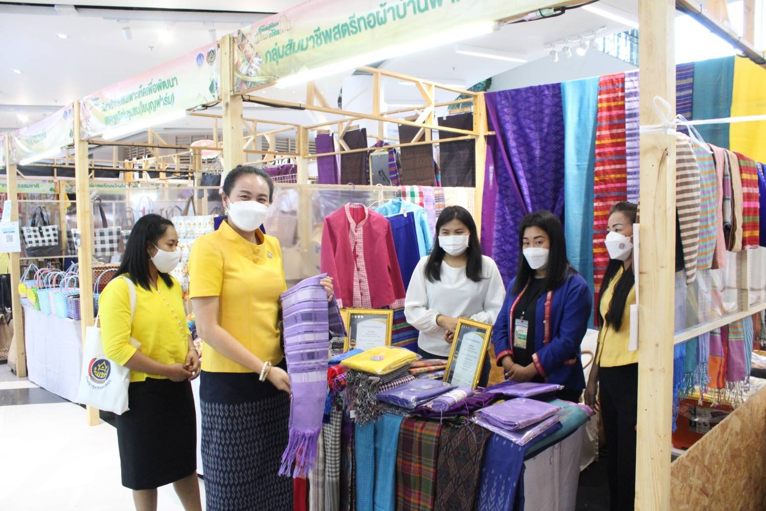 พช.ยโสธร ขนทัพสินค้า OTOP ของดีของเด่นจังหวัดยโสธร  จัดแสดงและจำหน่าย ณ ศูนย์การค้าเสริมไทยคอมเพล็กซ์มหาสารคาม จังหวัดมหาสารคาม ระหว่างวันที่ 4 – 8 พฤศจิกายน 2564