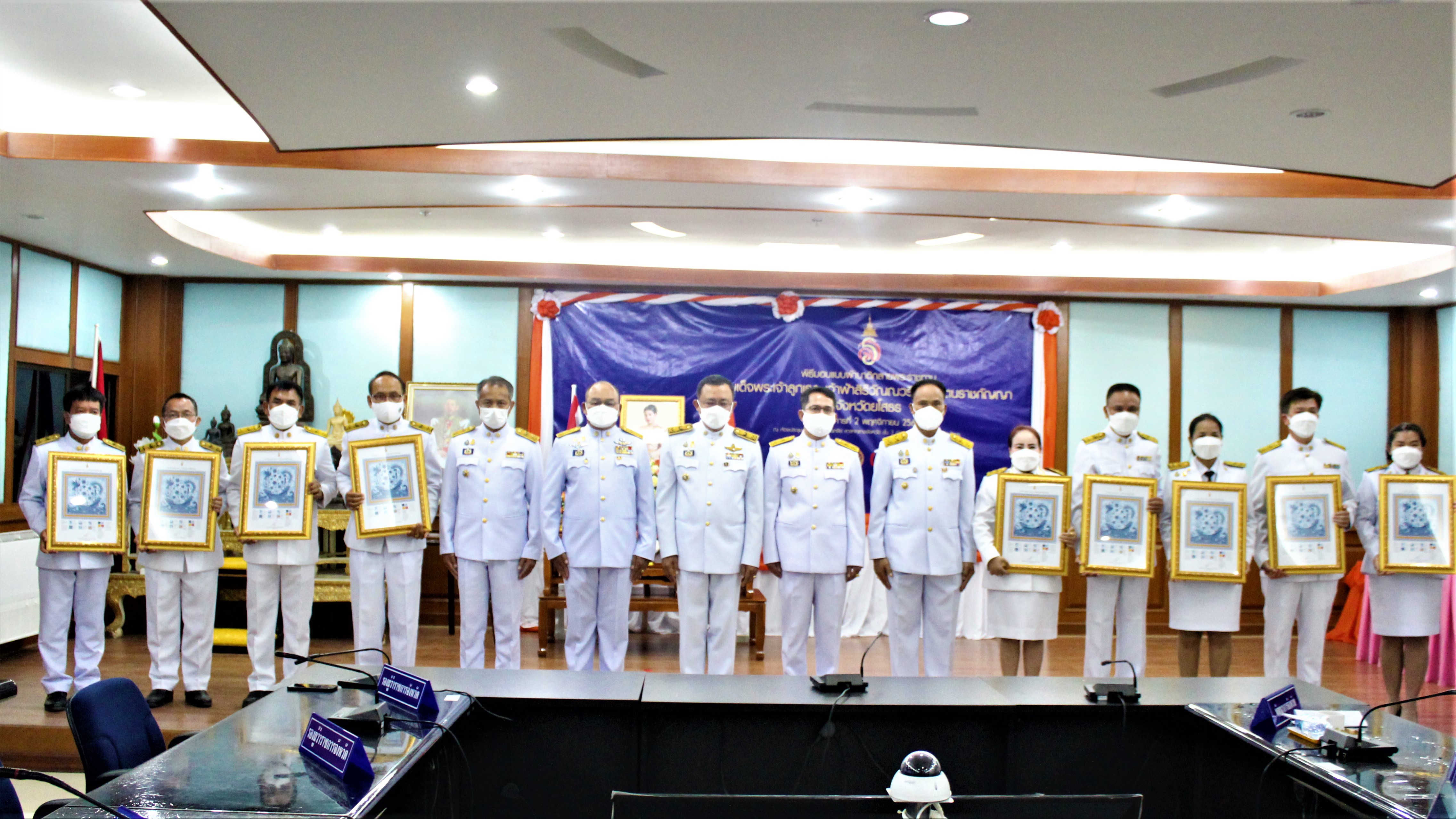 พช.ยโสธร สนองพระปณิธาน เจ้าฟ้าสิริวัณณวรีฯ มอบแบบผ้าบาติก ลายพระราชทาน สานต่อปณิธานหัตถศิลป์ล้ำค่า พระบรมราชชนนีพันปีหลวง ??