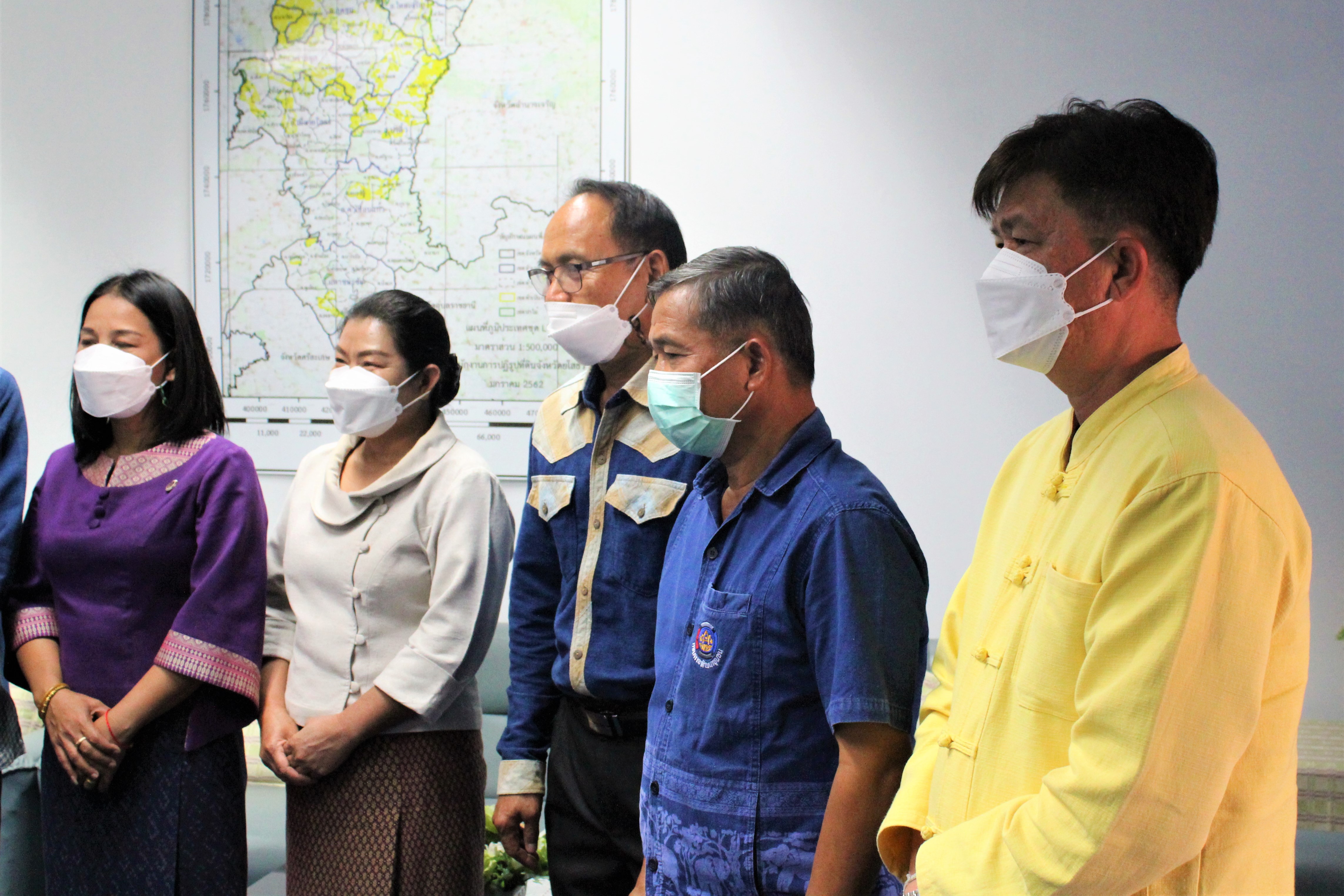 พช.ยโสธร ร่วมแสดงความยินดีนายสมเพชร สร้อยสระคู รองผู้ว่าราชการจังหวัดยโสธร ในโอกาสย้ายไปดำรงตำแหน่งรองผู้ว่าราชการจังหวัดอุบลราชธานี  ?