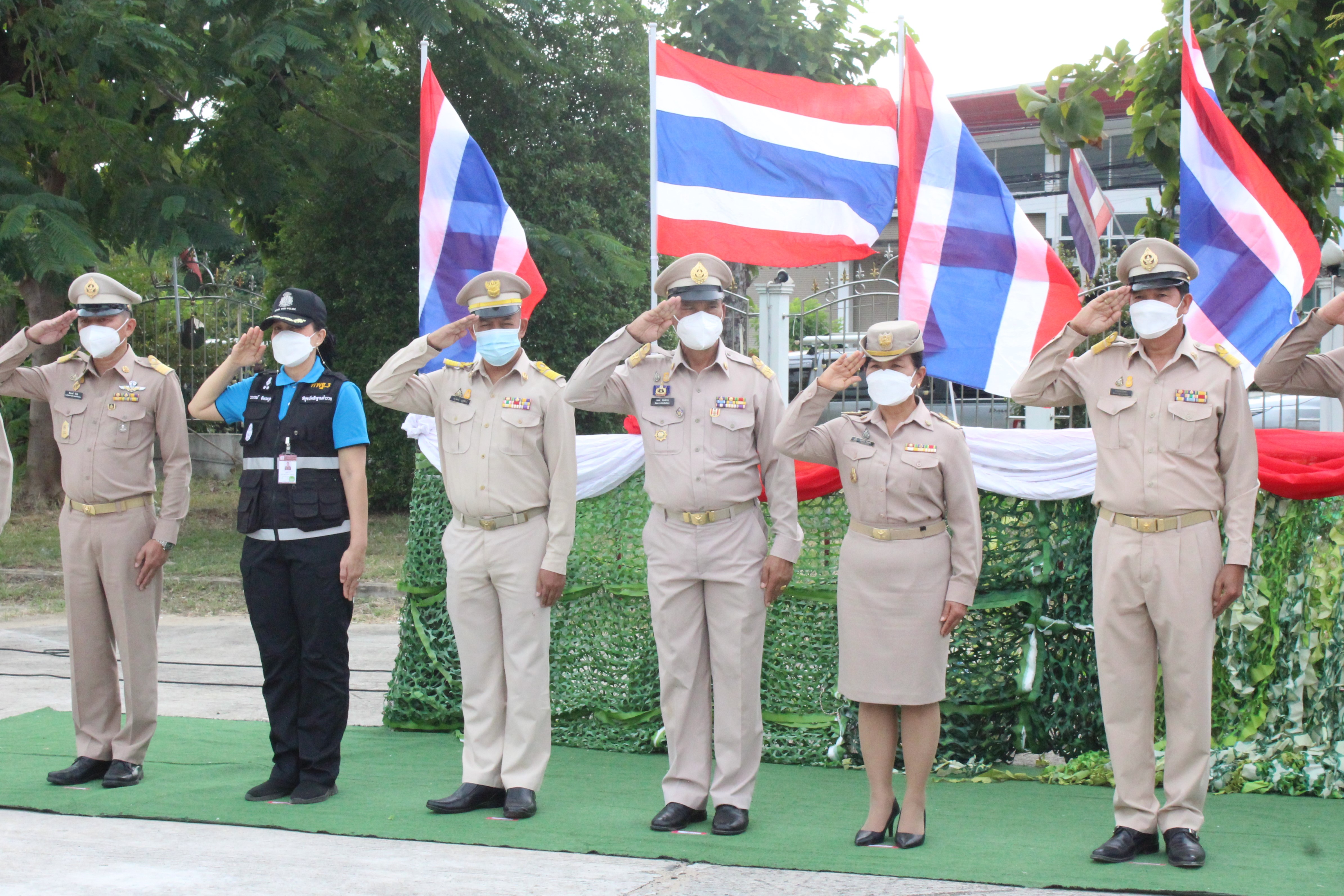 พช.ยโสธร ร่วมพิธีปล่อยแถวชุดปฏิบัติการกวาดล้างอาชญากรรม  รักษาความสงบเรียบร้อยและการป้องกันและปราบปรามยาเสพติด ในช่วงเทศกาลลอยกระทง ประจำปี 2564 จังหวัดยโสธร ?