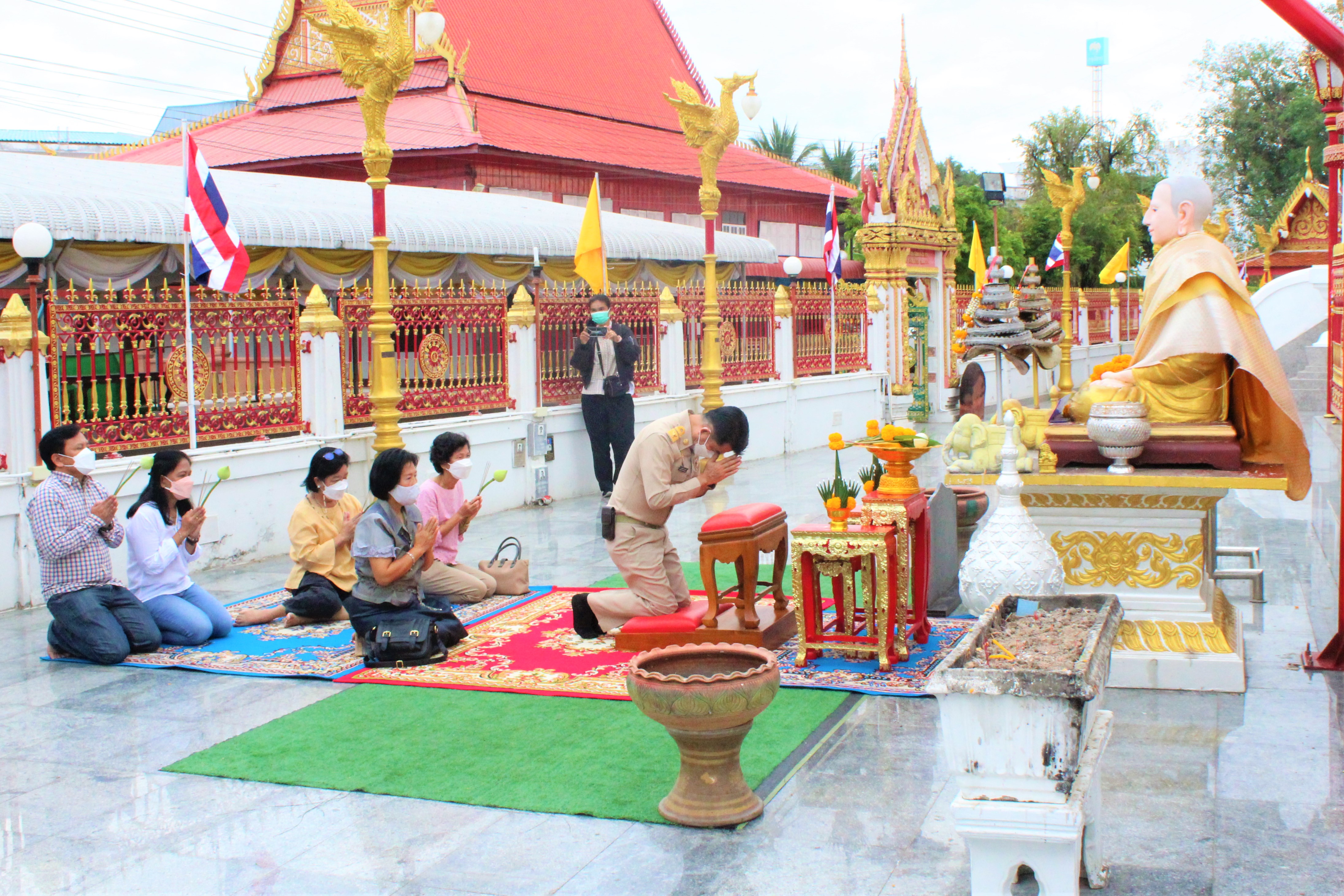 พช.ยโสธร  นายชัยวัฒน์ แสงศรี รองผู้ว่าราชการจังหวัดยโสธร เข้าสักการะสิ่งศักดิ์สิทธิ์ประจำจังหวัดยโสธร เนื่องในโอกาสเข้ารับตำแหน่ง ?