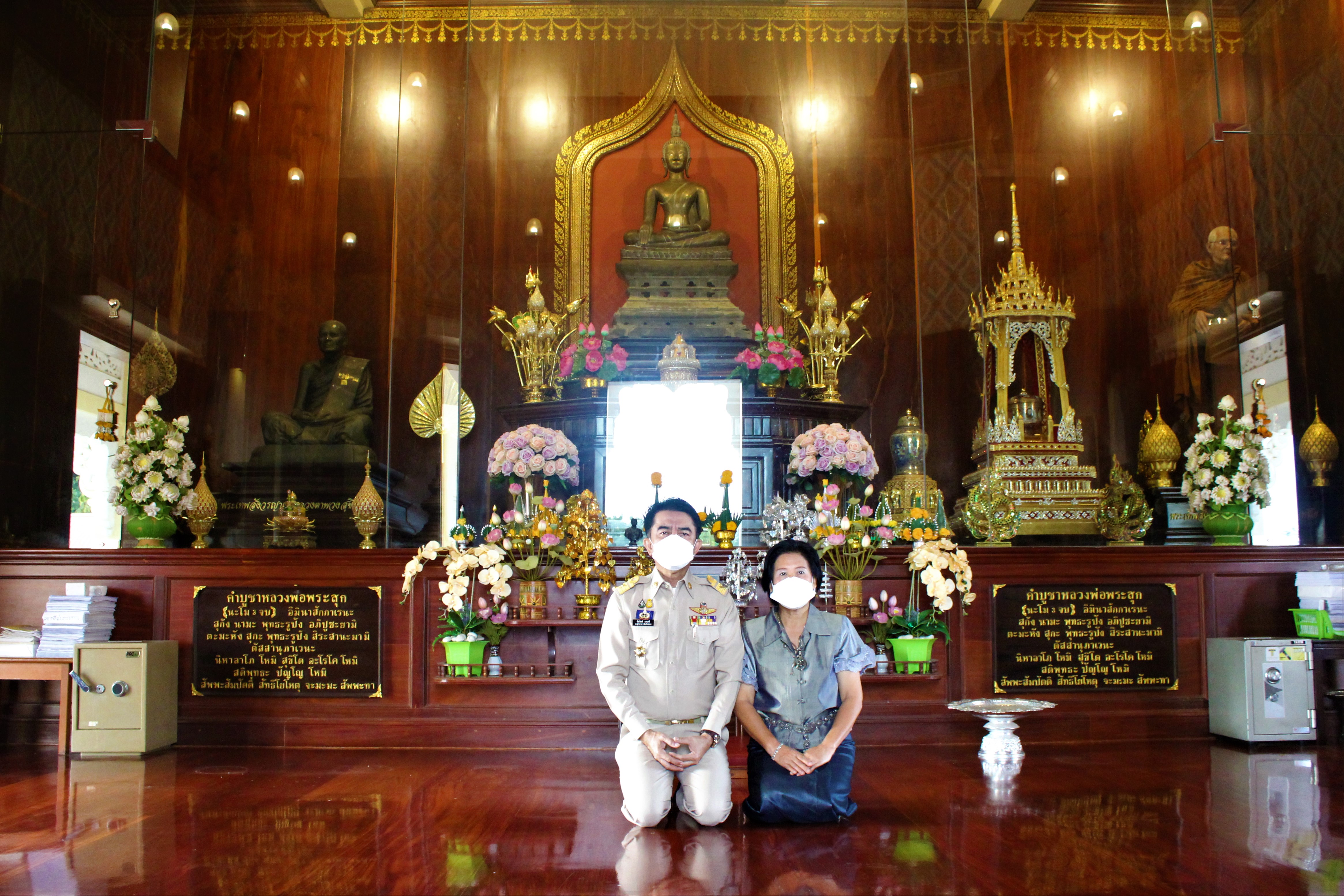 พช.ยโสธร  นายชัยวัฒน์ แสงศรี รองผู้ว่าราชการจังหวัดยโสธร เข้าสักการะสิ่งศักดิ์สิทธิ์ประจำจังหวัดยโสธร เนื่องในโอกาสเข้ารับตำแหน่ง ?