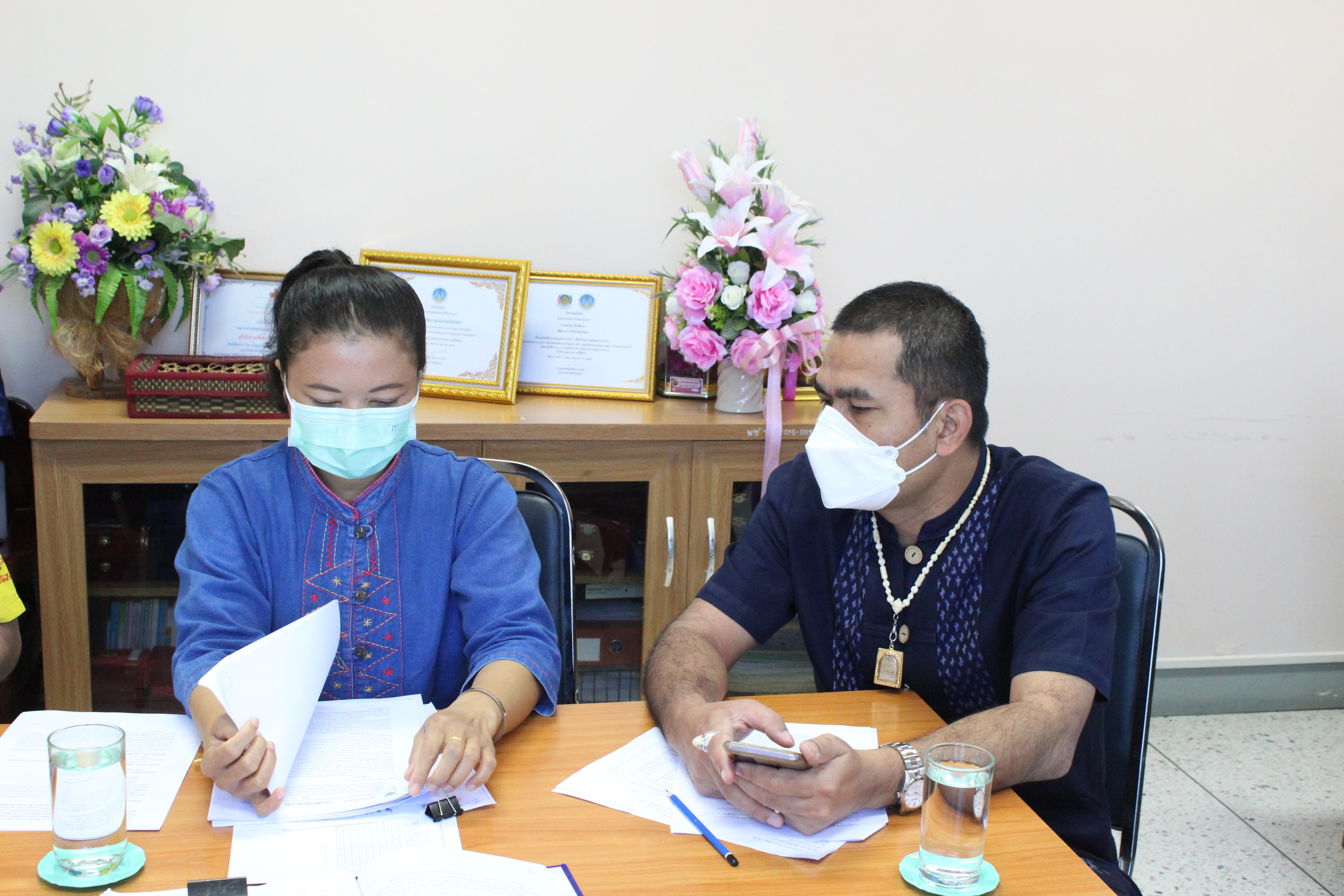 พช.ยโสธร  ประชุมคณะกรรมการพิจารณาตรวจกลั่นกรองการดำเนินการงานก่อสร้างชลประทานโครงการพัฒนาพื้นที่ต้นแบบการพัฒนาคุณภาพชีวิตตามหลักทฤษฎีใหม่ ประยุกต์สู่ “โคก หนอง นา โมเดล”(งบเงินกู้) และโครงการพัฒนาหมู่บ้านเศรษฐกิจพอเพียง กิจกรรม พัฒนาศูนย์เรียนรู้ทฤษฎีใหม่รูปแบบ “โคก หนอง นา โมเดล” (งบกรมการพัฒนาชุมชน) ประจำปีงบประมาณ พ.ศ. 2564  ครั้งที่ 8/2564 ???