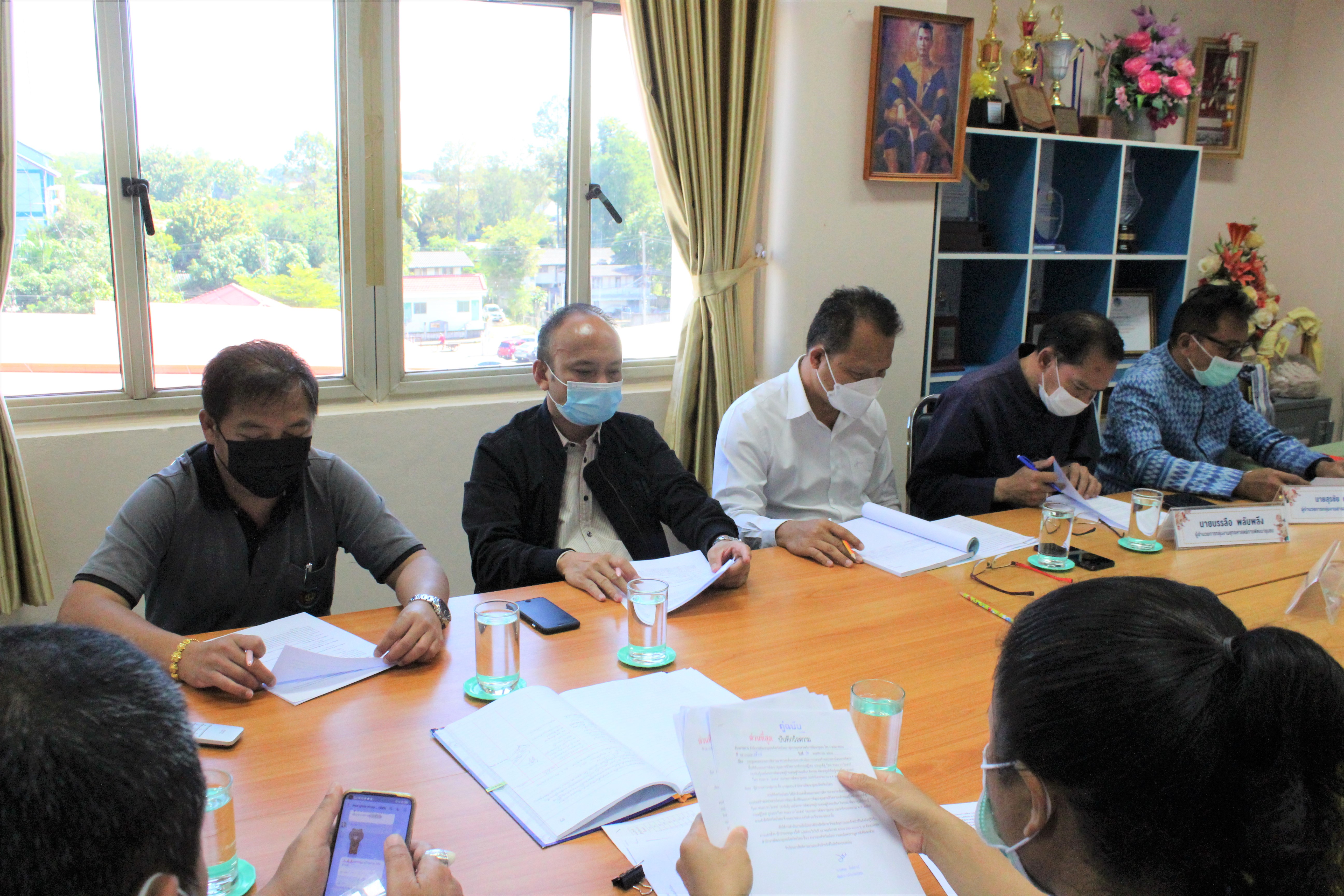 พช.ยโสธร  ประชุมคณะกรรมการพิจารณาตรวจกลั่นกรองการดำเนินการงานก่อสร้างชลประทานโครงการพัฒนาพื้นที่ต้นแบบการพัฒนาคุณภาพชีวิตตามหลักทฤษฎีใหม่ ประยุกต์สู่ “โคก หนอง นา โมเดล”(งบเงินกู้) และโครงการพัฒนาหมู่บ้านเศรษฐกิจพอเพียง กิจกรรม พัฒนาศูนย์เรียนรู้ทฤษฎีใหม่รูปแบบ “โคก หนอง นา โมเดล” (งบกรมการพัฒนาชุมชน) ประจำปีงบประมาณ พ.ศ. 2564  ครั้งที่ 8/2564 ???