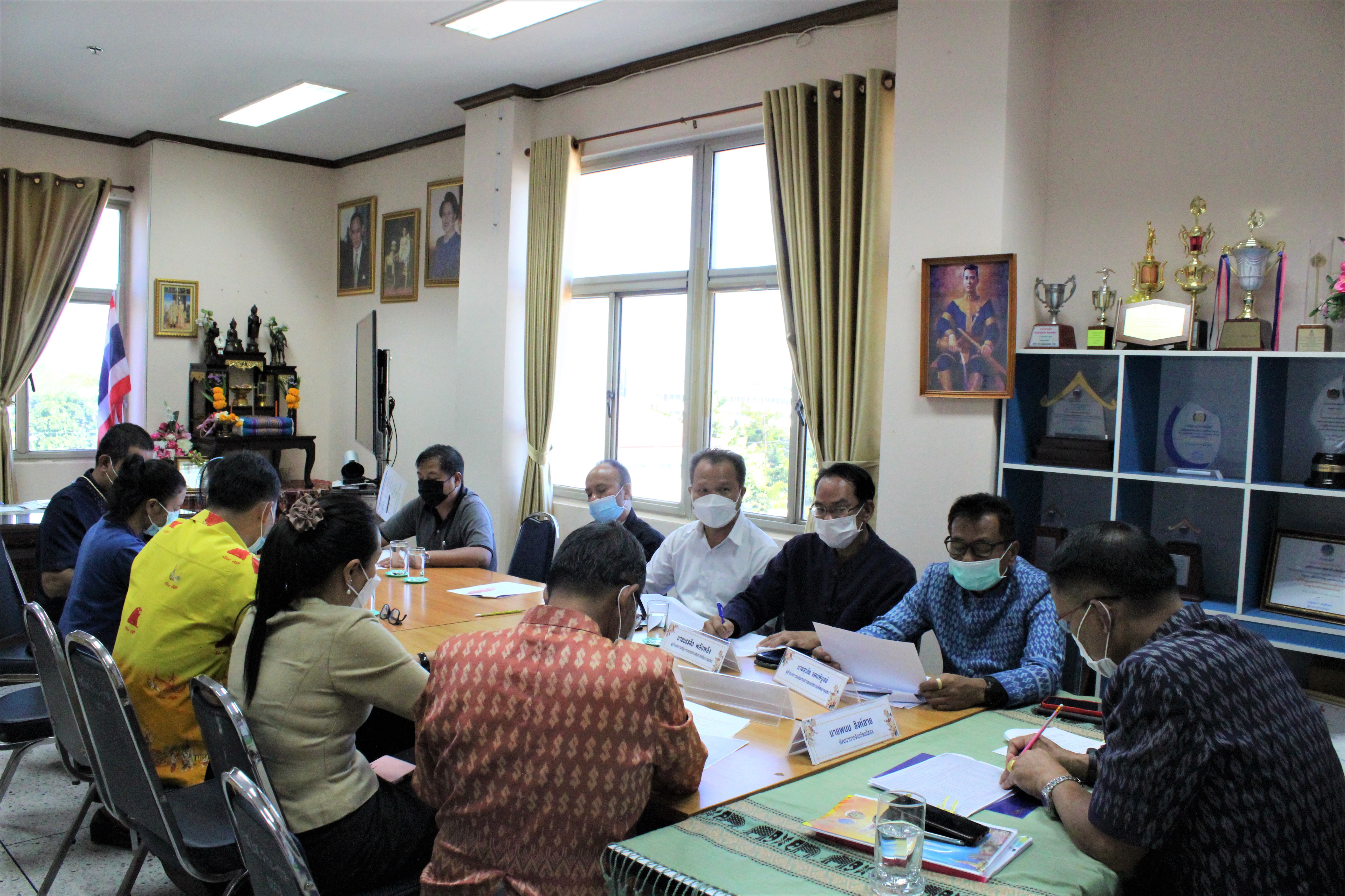 พช.ยโสธร  ประชุมคณะกรรมการพิจารณาตรวจกลั่นกรองการดำเนินการงานก่อสร้างชลประทานโครงการพัฒนาพื้นที่ต้นแบบการพัฒนาคุณภาพชีวิตตามหลักทฤษฎีใหม่ ประยุกต์สู่ “โคก หนอง นา โมเดล”(งบเงินกู้) และโครงการพัฒนาหมู่บ้านเศรษฐกิจพอเพียง กิจกรรม พัฒนาศูนย์เรียนรู้ทฤษฎีใหม่รูปแบบ “โคก หนอง นา โมเดล” (งบกรมการพัฒนาชุมชน) ประจำปีงบประมาณ พ.ศ. 2564  ครั้งที่ 8/2564 ???