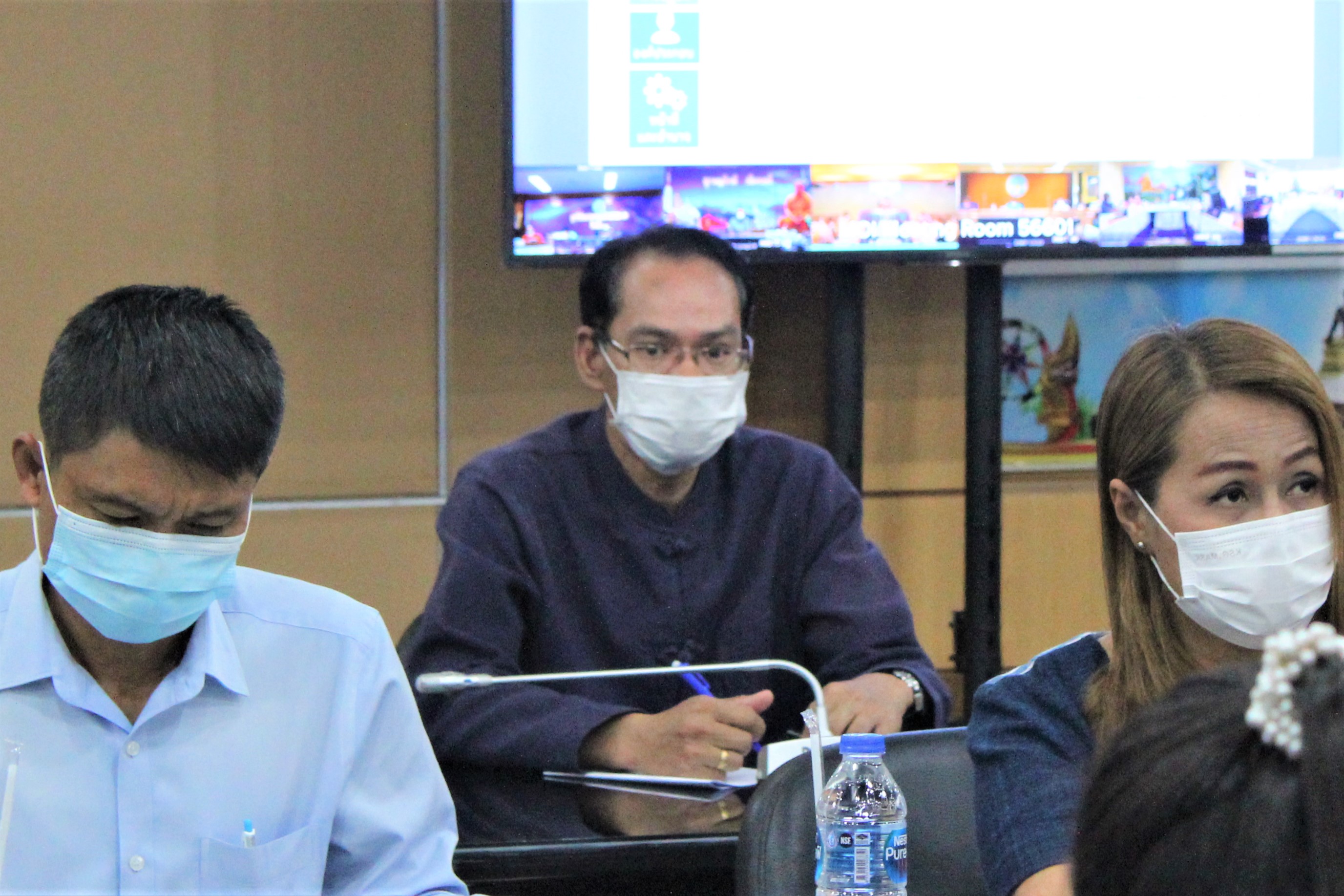 พช.ยโสธร  ประชุมมอบนโยบายการขจัดความยากจนและพัฒนาคนทุกช่วงวัยอย่างยั่งยืน ตามหลักปรัชญาของเศรษฐกิจพอเพียง ผ่านระบบ Video Conference System – VCS และระบบ Video Streaming กระทรวงมหาดไทย ???