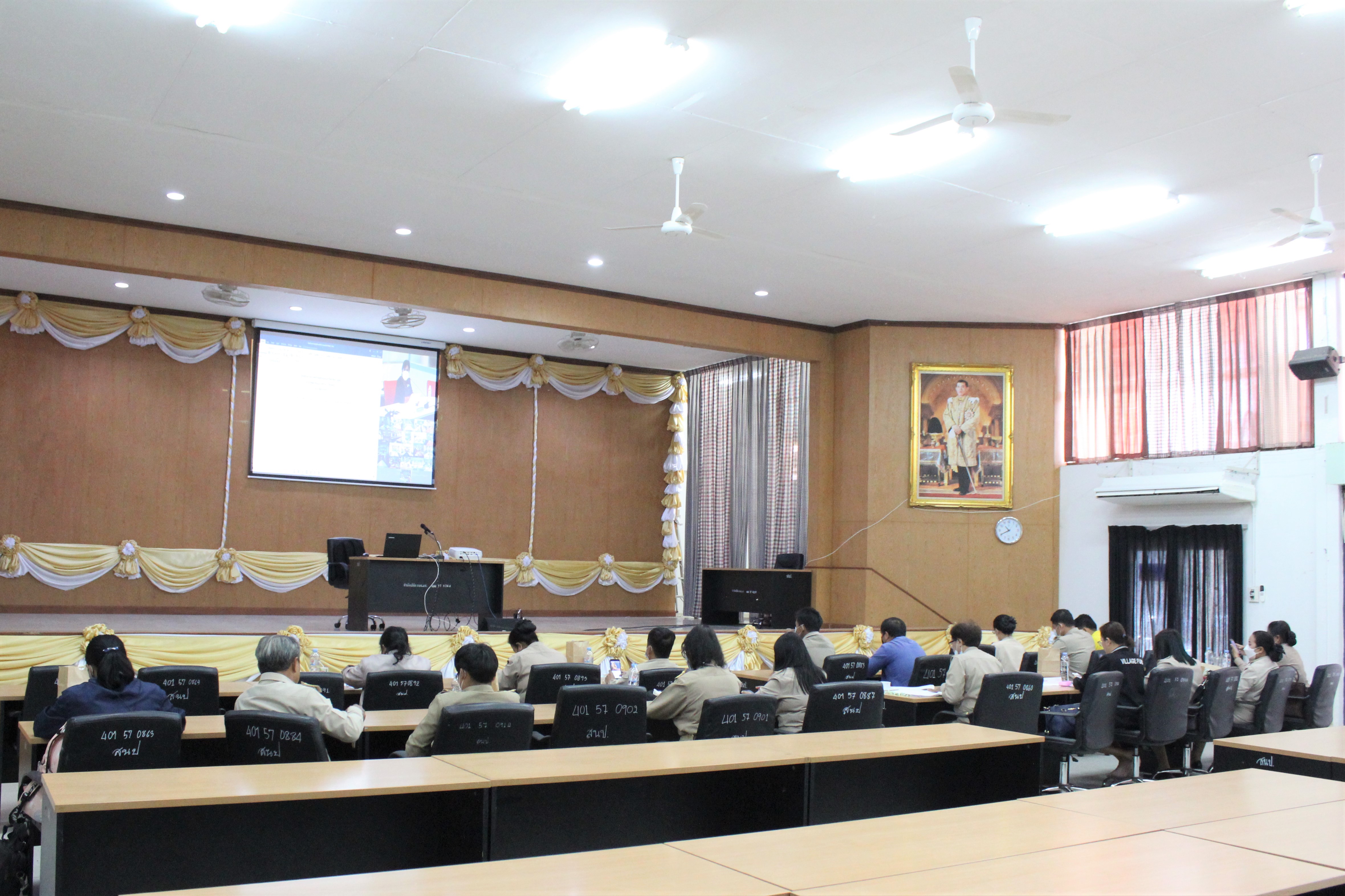 พช.ยโสธร ร่วมประชุมโครงการพัฒนากลไกการขับเคลื่อนกองทุนชุมชนตามหลักธรรมาภิบาลกิจกรรม เสริมสร้างศักยภาพเจ้าหน้าที่พัฒนาชุมชนด้านการจัดทำบัญชีกลุ่มออมทรัพย์ฯ ผ่านระบบการประชุมทางไกล ( Video Conference )