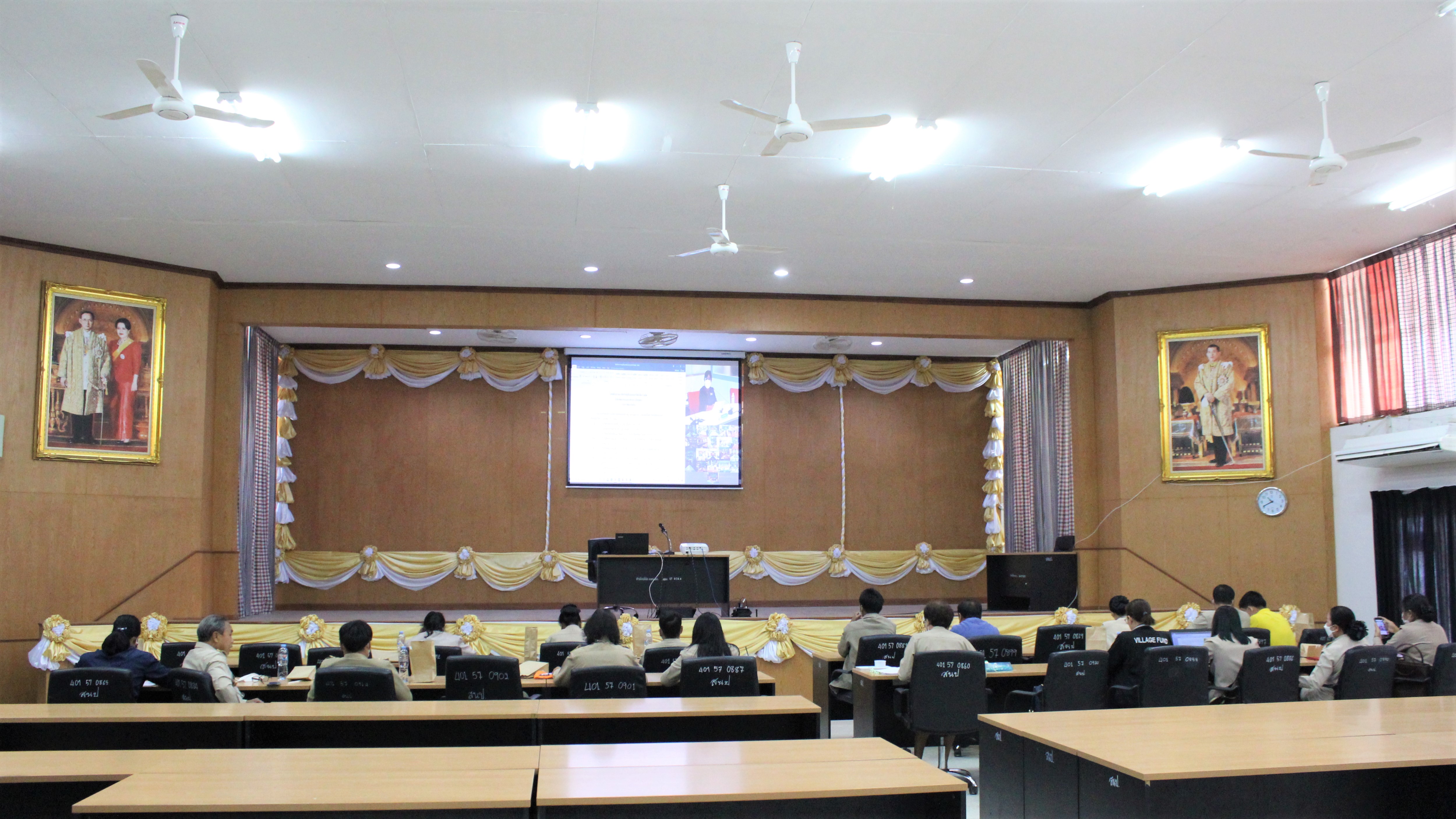 พช.ยโสธร ร่วมประชุมโครงการพัฒนากลไกการขับเคลื่อนกองทุนชุมชนตามหลักธรรมาภิบาลกิจกรรม เสริมสร้างศักยภาพเจ้าหน้าที่พัฒนาชุมชนด้านการจัดทำบัญชีกลุ่มออมทรัพย์ฯ ผ่านระบบการประชุมทางไกล ( Video Conference )