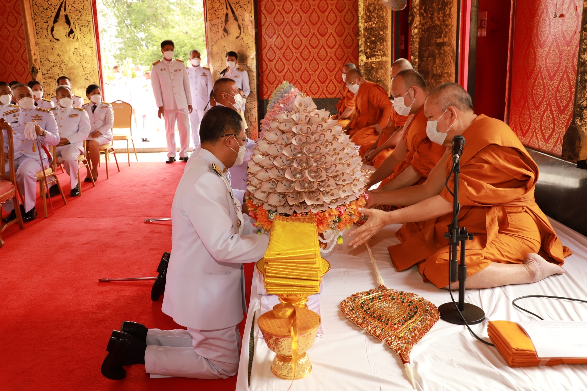 พช.ยโสธร ร่วมพิธีทอดผ้าป่าสนับสนุนโครงการทุนเล่าเรียนหลวง สำหรับพระสงฆ์ไทย ระดับจังหวัด ที่วัดมหาธาตุ (พระอารามหลวง)?