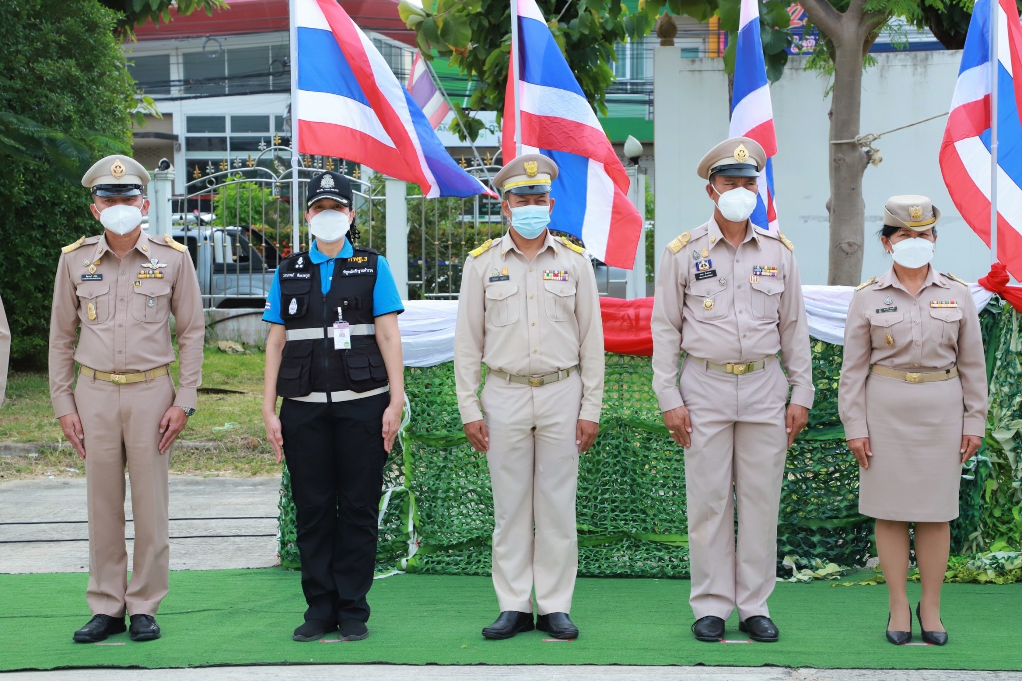 พช.ยโสธร ร่วมพิธีปล่อยแถวชุดปฏิบัติการกวาดล้างอาชญากรรม  รักษาความสงบเรียบร้อยและการป้องกันและปราบปรามยาเสพติด ในช่วงเทศกาลลอยกระทง ประจำปี 2564 จังหวัดยโสธร ?