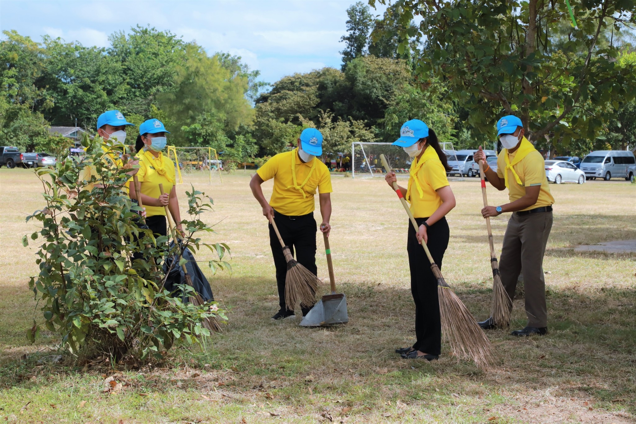 พช.ยโสธร ร่วมกิจกรรมจิตอาสาพัฒนาสถานศึกษา โรงเรียนบ้านศิริพัฒนา  ตำบลน้ำอ้อม อำเภอค้อวัง จังหวัดยโสธร ??