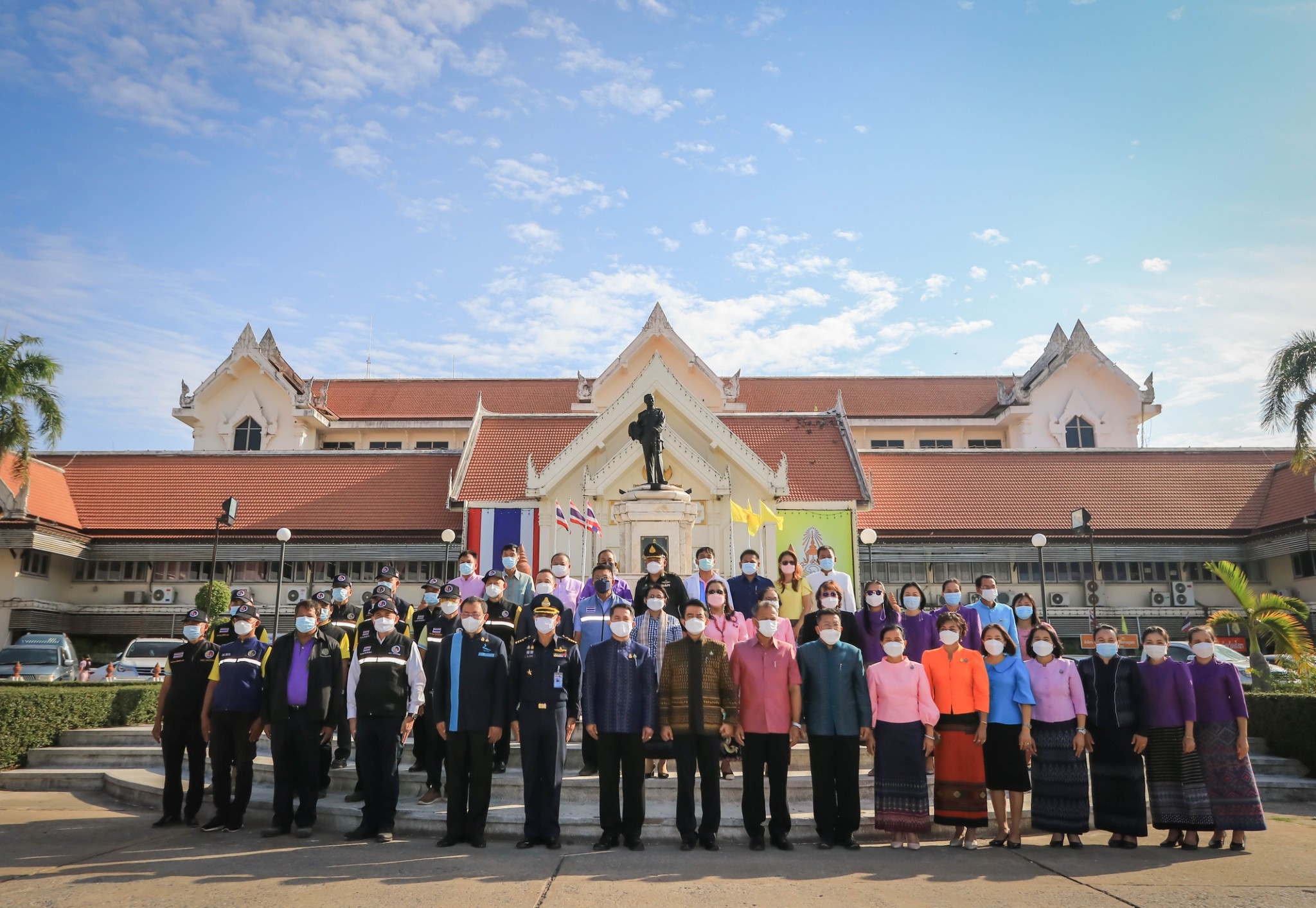 พช.ยโสธร ร่วมปล่อยขบวนรถขนข้าวสารของกลุ่มเกษตรกรจังหวัดยโสธร งาน “ ทัพฟ้าช่วยชาวนา ครั้งที่ 2” ?