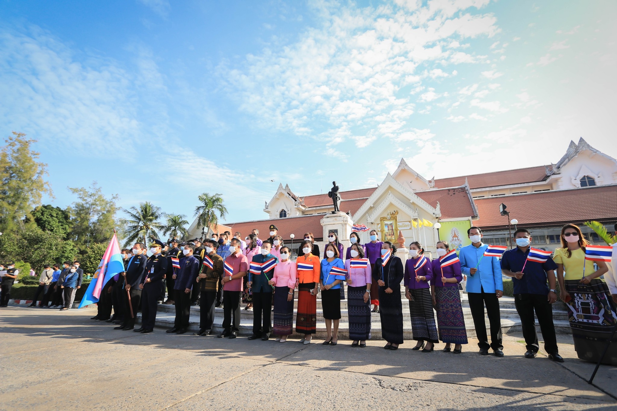 พช.ยโสธร ร่วมปล่อยขบวนรถขนข้าวสารของกลุ่มเกษตรกรจังหวัดยโสธร งาน “ ทัพฟ้าช่วยชาวนา ครั้งที่ 2” ?