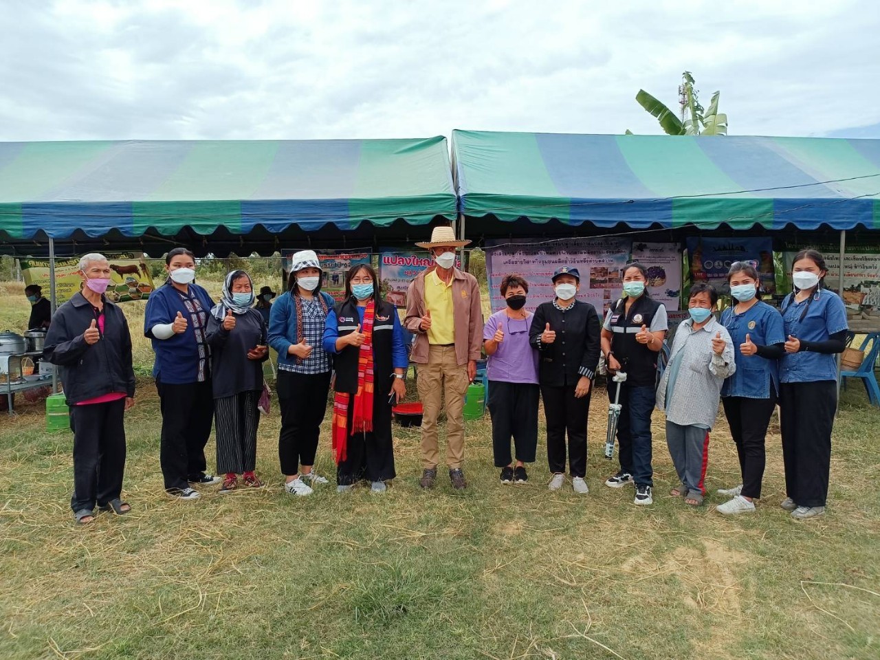 พช.ยโสธร นักการตลาดรุ่นใหม่ร่วมกับสำนักงานประชาสัมพันธ์จังหวัดยโสธรและบริษัทประชารัฐสามัคคียโสธร ไลร์สดกลุ่มวิสาหกิจแปลงใหญ่ ข้าวอินทร์ ????