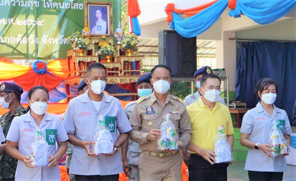 พช.ยโสธร ร่วมออกหน่วยปฏิบัติงานหน่วยแพทย์ พอ.สว. ร่วมโครงการจังหวัดเคลื่อนที่ “ เพิ่มรอยยิ้ม เติมความสุข ให้คนยโสธร  ” ปีงบประมาณ พ.ศ. 2565   ณ บ้านเหล่าน้อย  ตำบลค้อวัง อำเภอค้อวัง จังหวัดยโสธร ?