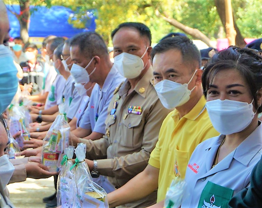 พช.ยโสธร ร่วมออกหน่วยปฏิบัติงานหน่วยแพทย์ พอ.สว. ร่วมโครงการจังหวัดเคลื่อนที่ “ เพิ่มรอยยิ้ม เติมความสุข ให้คนยโสธร  ” ปีงบประมาณ พ.ศ. 2565   ณ บ้านเหล่าน้อย  ตำบลค้อวัง อำเภอค้อวัง จังหวัดยโสธร ?