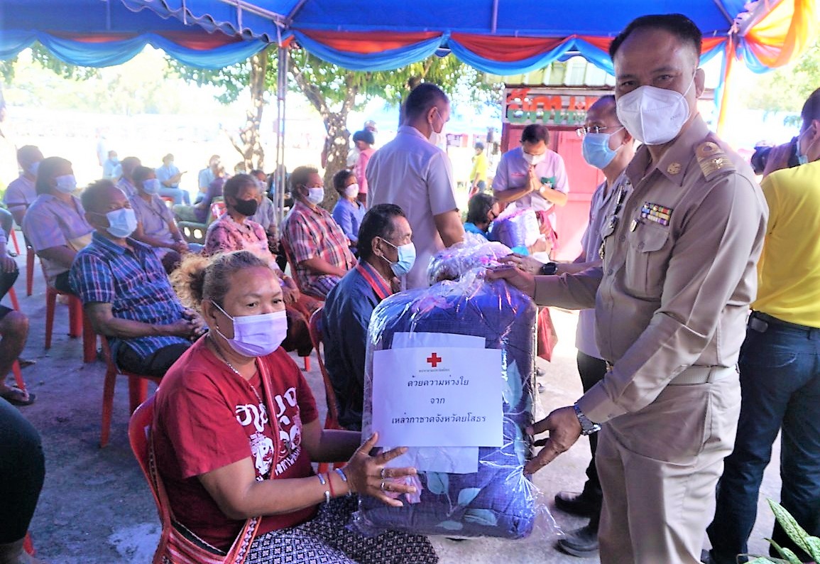 พช.ยโสธร ร่วมออกหน่วยปฏิบัติงานหน่วยแพทย์ พอ.สว. ร่วมโครงการจังหวัดเคลื่อนที่ “ เพิ่มรอยยิ้ม เติมความสุข ให้คนยโสธร  ” ปีงบประมาณ พ.ศ. 2565   ณ บ้านเหล่าน้อย  ตำบลค้อวัง อำเภอค้อวัง จังหวัดยโสธร ?