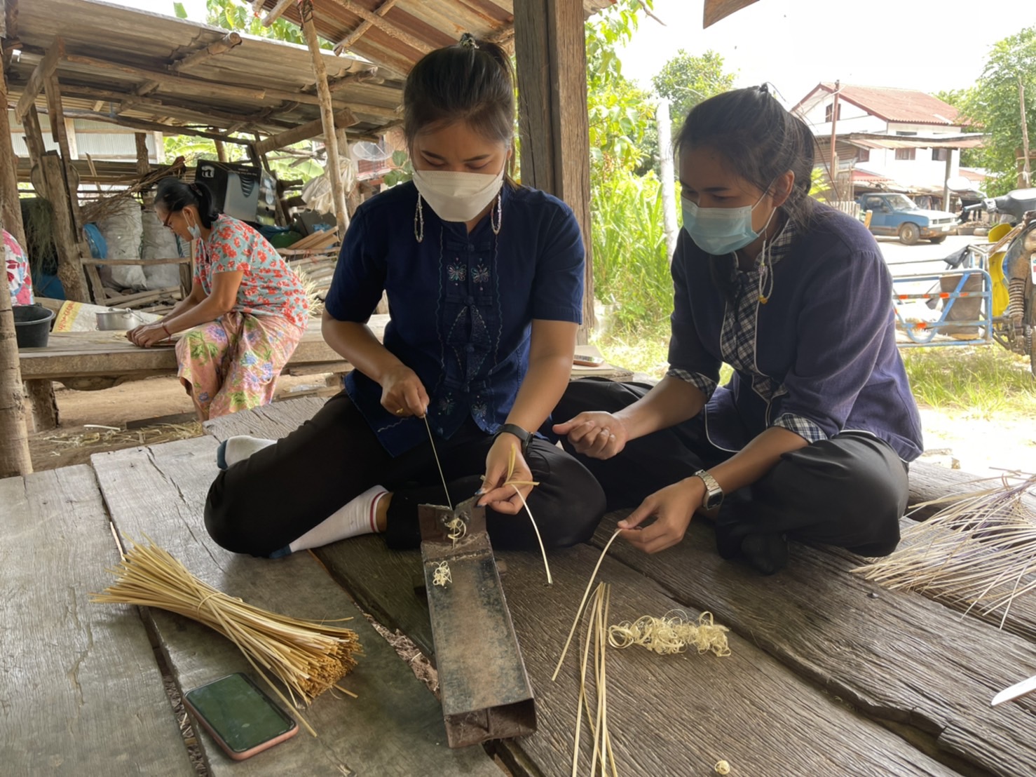 พช.ยโสธร นักการตลาดรุ่นใหม่ลงพื้นที่กลุ่มผู้ผลิตผู้ประกอบการ OTOP??? กลุ่มพัฒนาการจักสานบ้านทุ่งนางโอก หมู่ที่3  และกลุ่มจักสานบ้านหนองเป้า หมู่ที่ 4