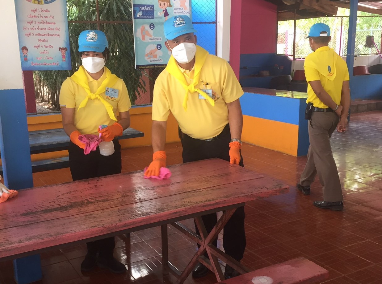 พช.ยโสธร ร่วมกิจกรรมจิตอาสาพัฒนาสถานศึกษา โรงเรียนบ้านศิริพัฒนา  ตำบลน้ำอ้อม อำเภอค้อวัง จังหวัดยโสธร ??