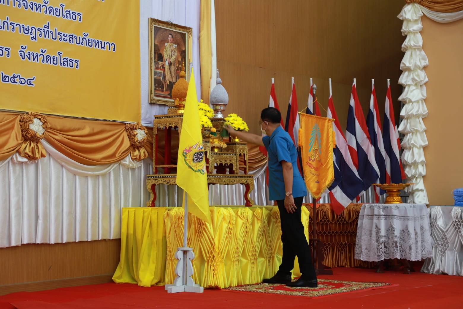 พช.ยโสธร  ร่วมพิธีมอบผ้าห่มกันหนาวพระราชทาน ?