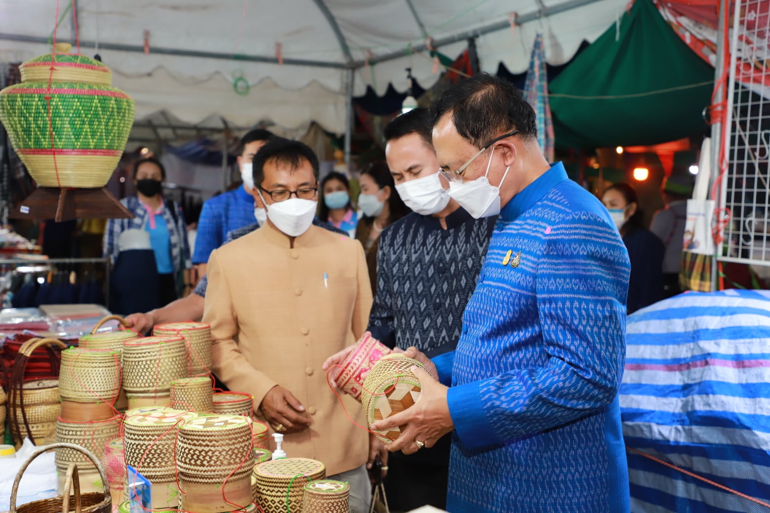 พช.ยโสธร ร่วมเปิดงานส่งเสริมการท่องเที่ยว พร้อมชวนมาถ่ายรูปเช็คอินที่วิมานพญาแถน และชิม ช้อป ของกิน ของฝาก กระตุ้นเศรษฐกิจสู้โควิด-19