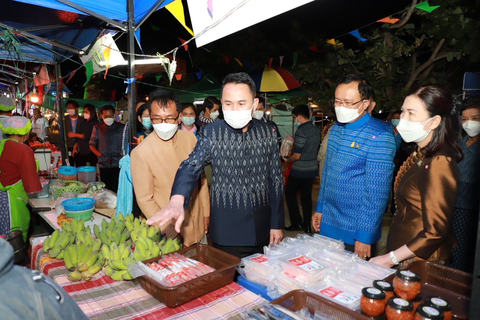 พช.ยโสธร ร่วมเปิดงานส่งเสริมการท่องเที่ยว พร้อมชวนมาถ่ายรูปเช็คอินที่วิมานพญาแถน และชิม ช้อป ของกิน ของฝาก กระตุ้นเศรษฐกิจสู้โควิด-19