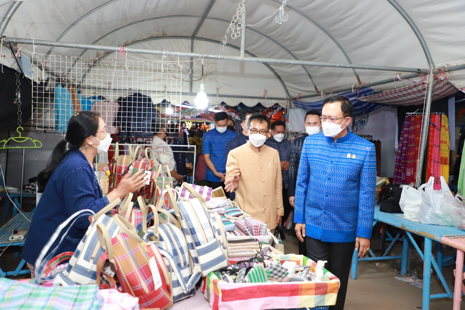 พช.ยโสธร ร่วมเปิดงานส่งเสริมการท่องเที่ยว พร้อมชวนมาถ่ายรูปเช็คอินที่วิมานพญาแถน และชิม ช้อป ของกิน ของฝาก กระตุ้นเศรษฐกิจสู้โควิด-19
