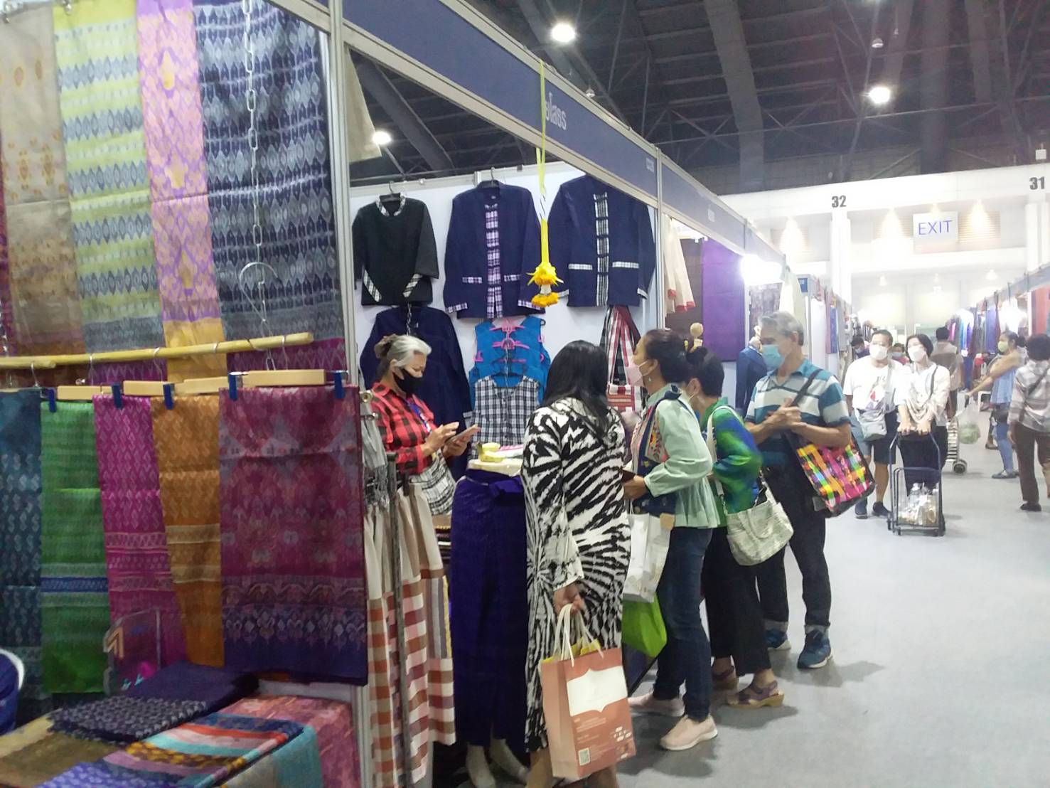 พช.ยโสธร  ผู้ผลิต ผู้ประกอบการ OTOP จังหวัดยโสธร ร่วมงานโอทอปไทย สู้ภัยโควิด – 19 (COVID – 19) ณ ศูนย์แสดงสินค้าและการประชุมอิมแพคเมืองทองธานี ?